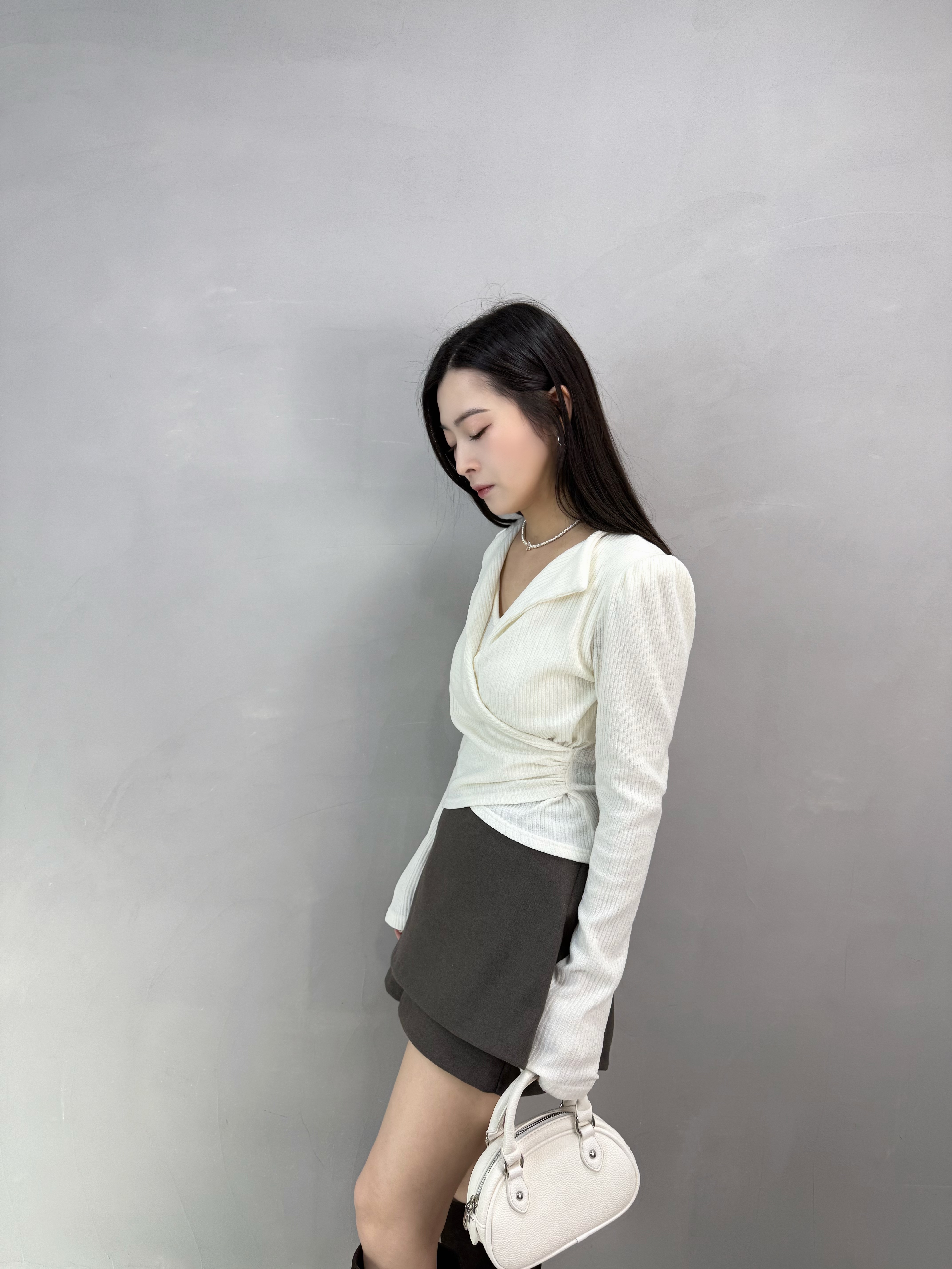 D77 暗紋V領假兩件Top