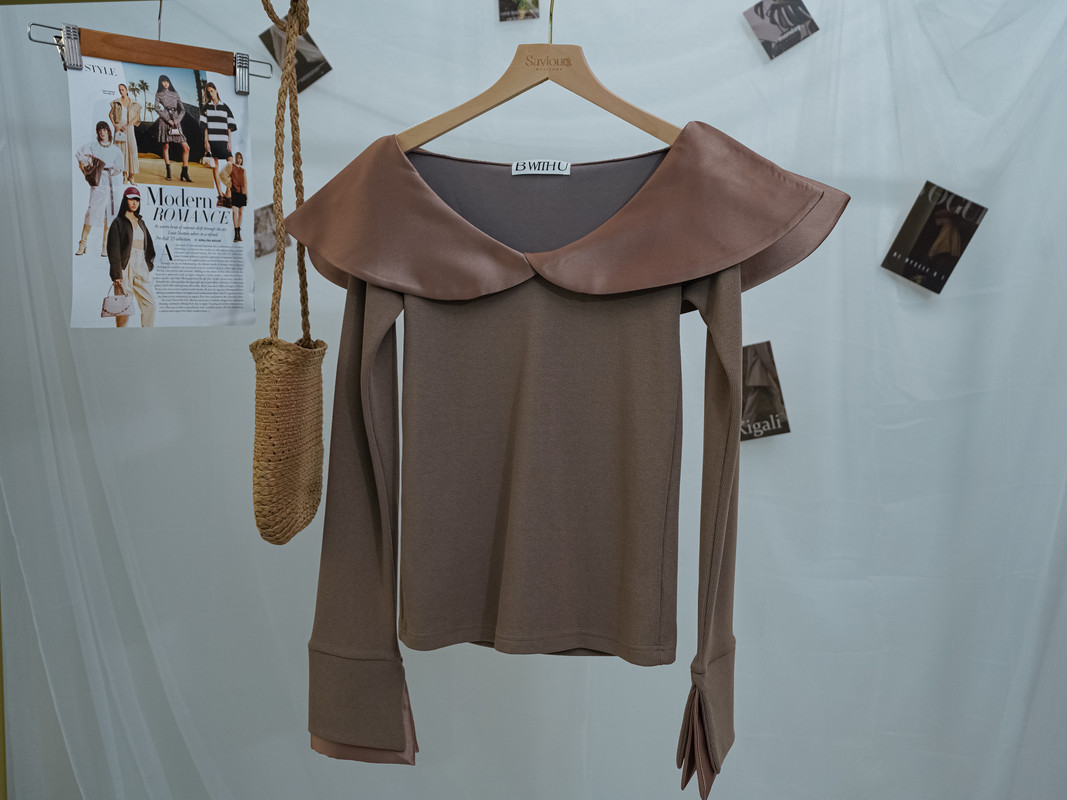 Vintage-Inspired Long Sleeve Knit Top with Statement Collar ‖ 复古感翻领设计长袖针织上衣 KR019071407