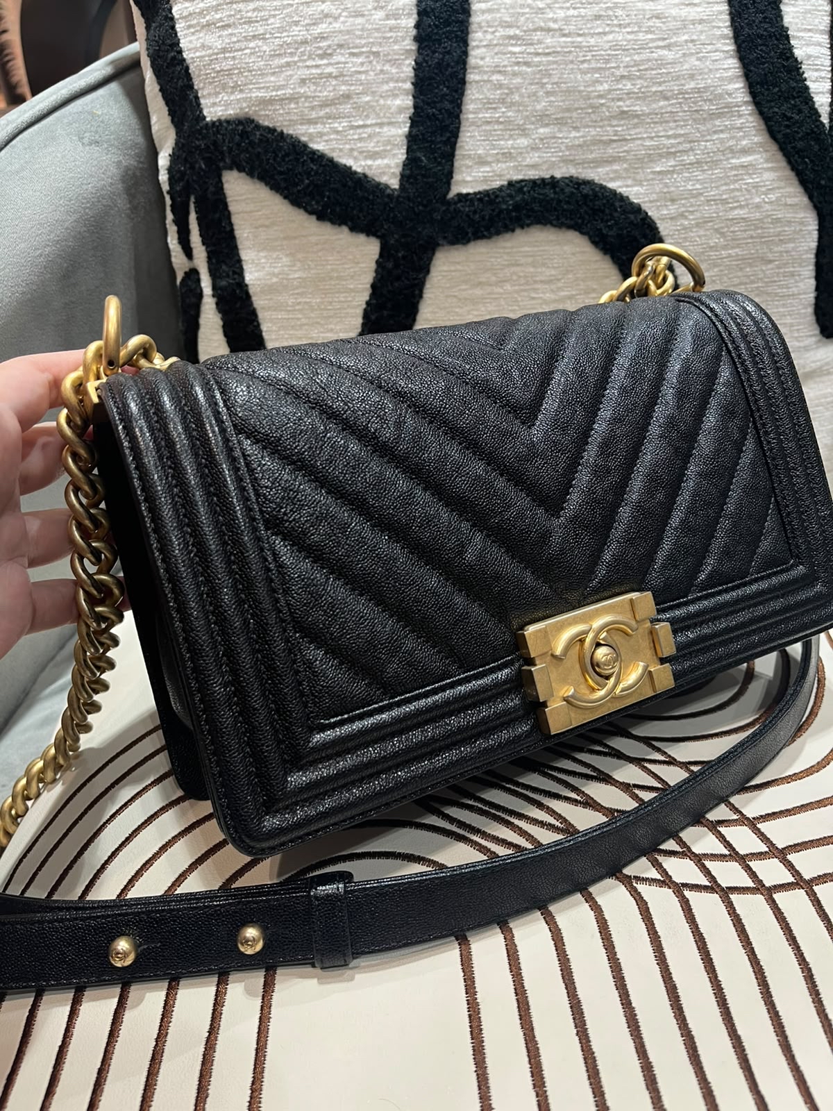 Chanel boy medium 黑色魚子醬牛皮 100%Authentic,90%New ✅貼✅塵袋