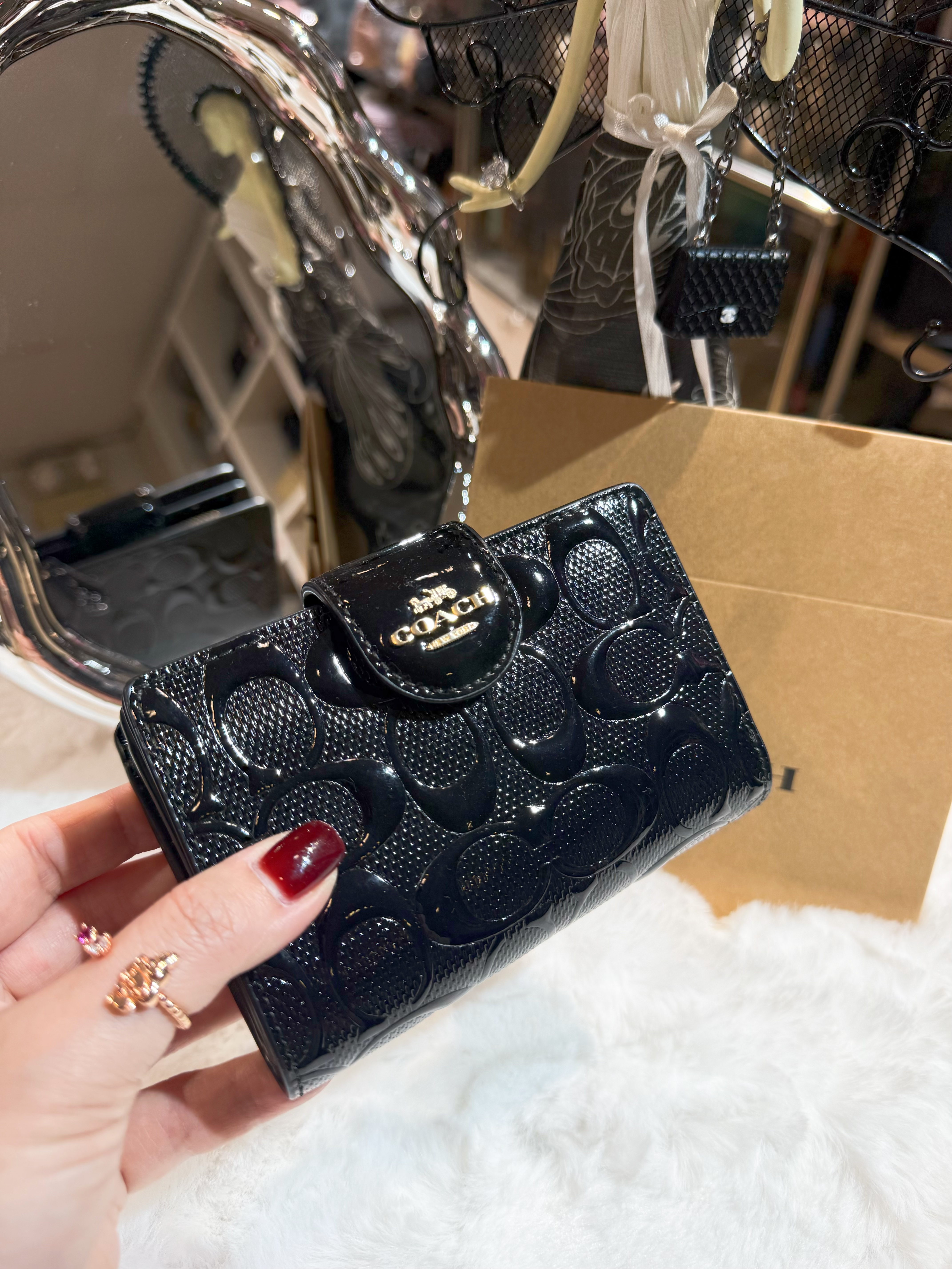 Coach medium wallet pat/blk/m