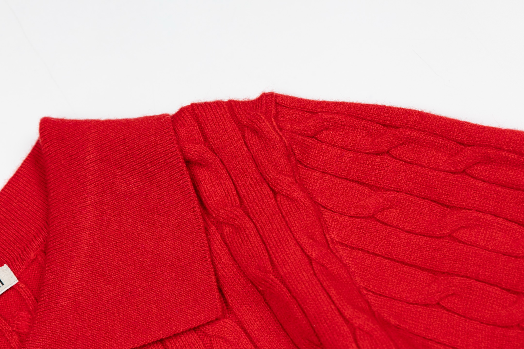 Mardi Mercredi Flower Embroidery Cable Short Sleeve Knit