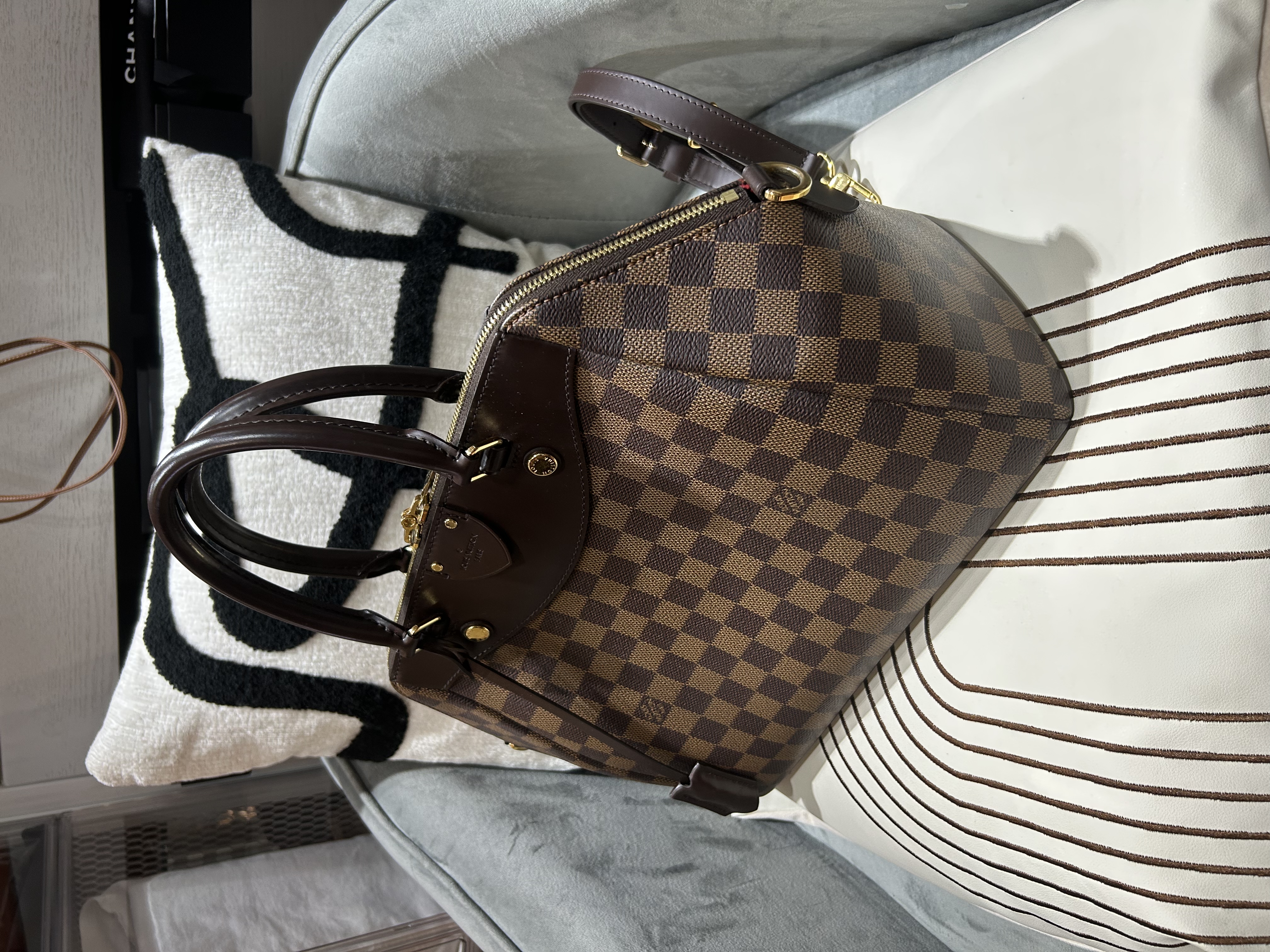 LV Mews Damier Ebene 2 Way Bag 100% Authentic , 98%New✅Key Lock✅Dust bag