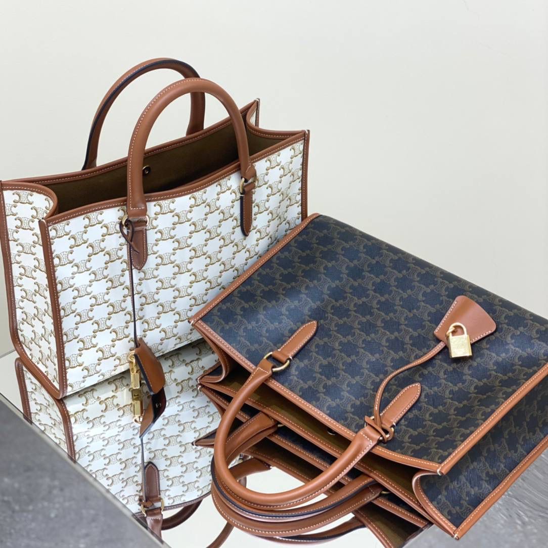 🔥大货实拍图 𝗖𝗘𝗟𝗜𝗡𝗘 ♥ 𝗖𝗔𝗕𝗔𝗦 𝗧𝗢𝗧𝗘小号 型号：199742 尺寸：35*22*7cm 适合通勤以及日常背，百搭耐看型选手，盲冲不出错😍💕