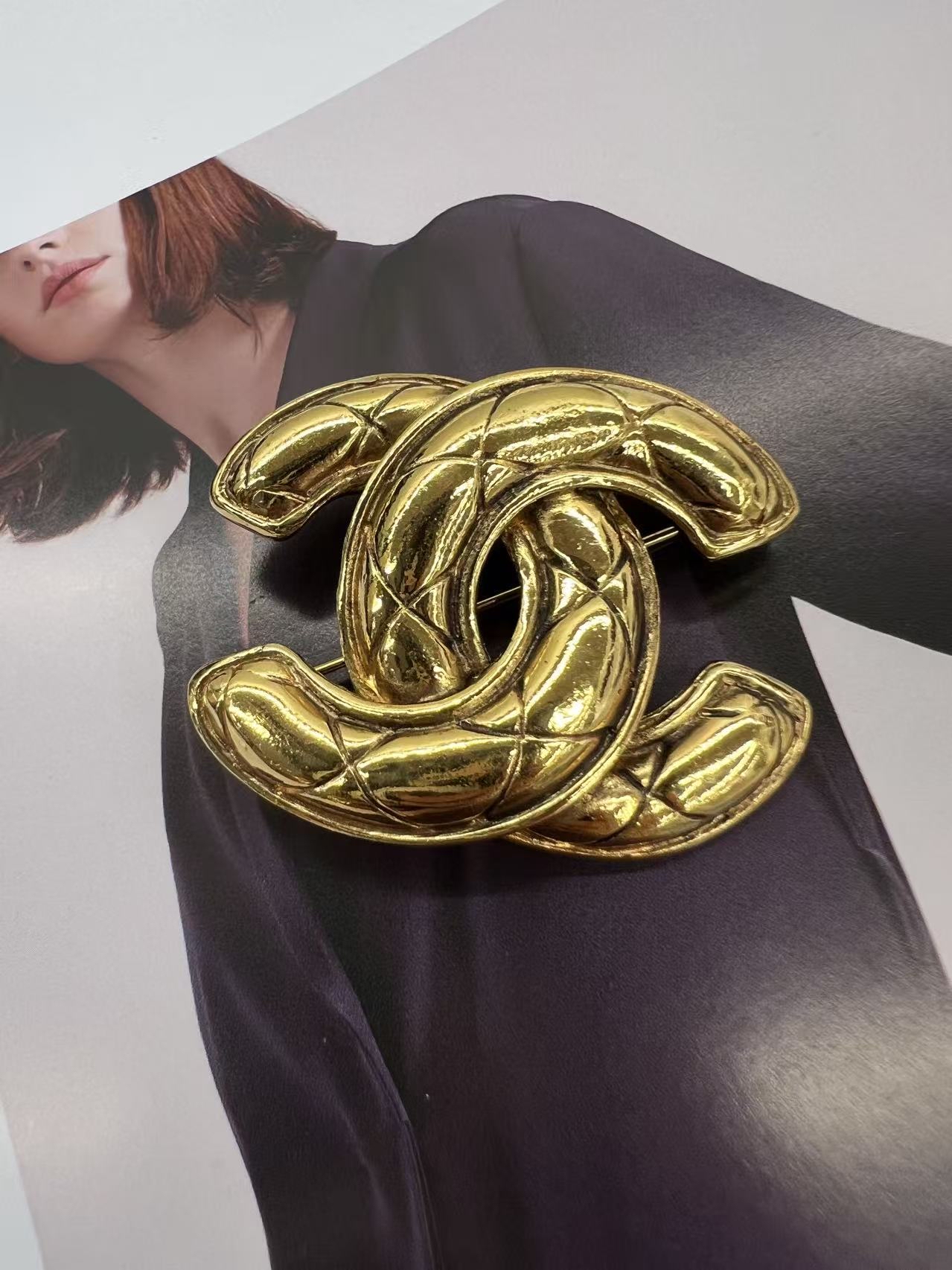 Chanel CC Logo Gold Brooch