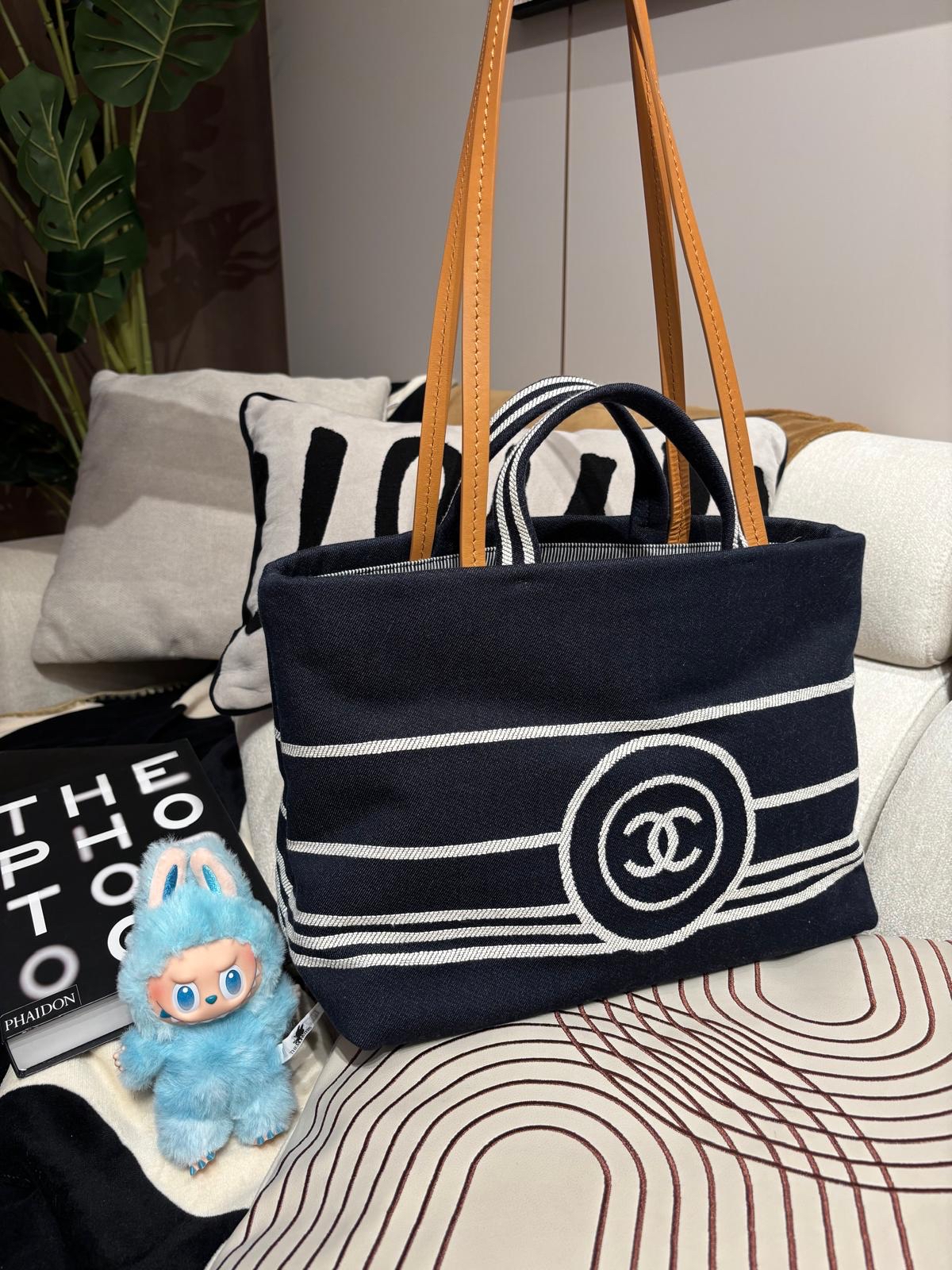 Chanel Denim 2Way Bag 100%Authentic, 98%New ✅Dust bag✅19Card