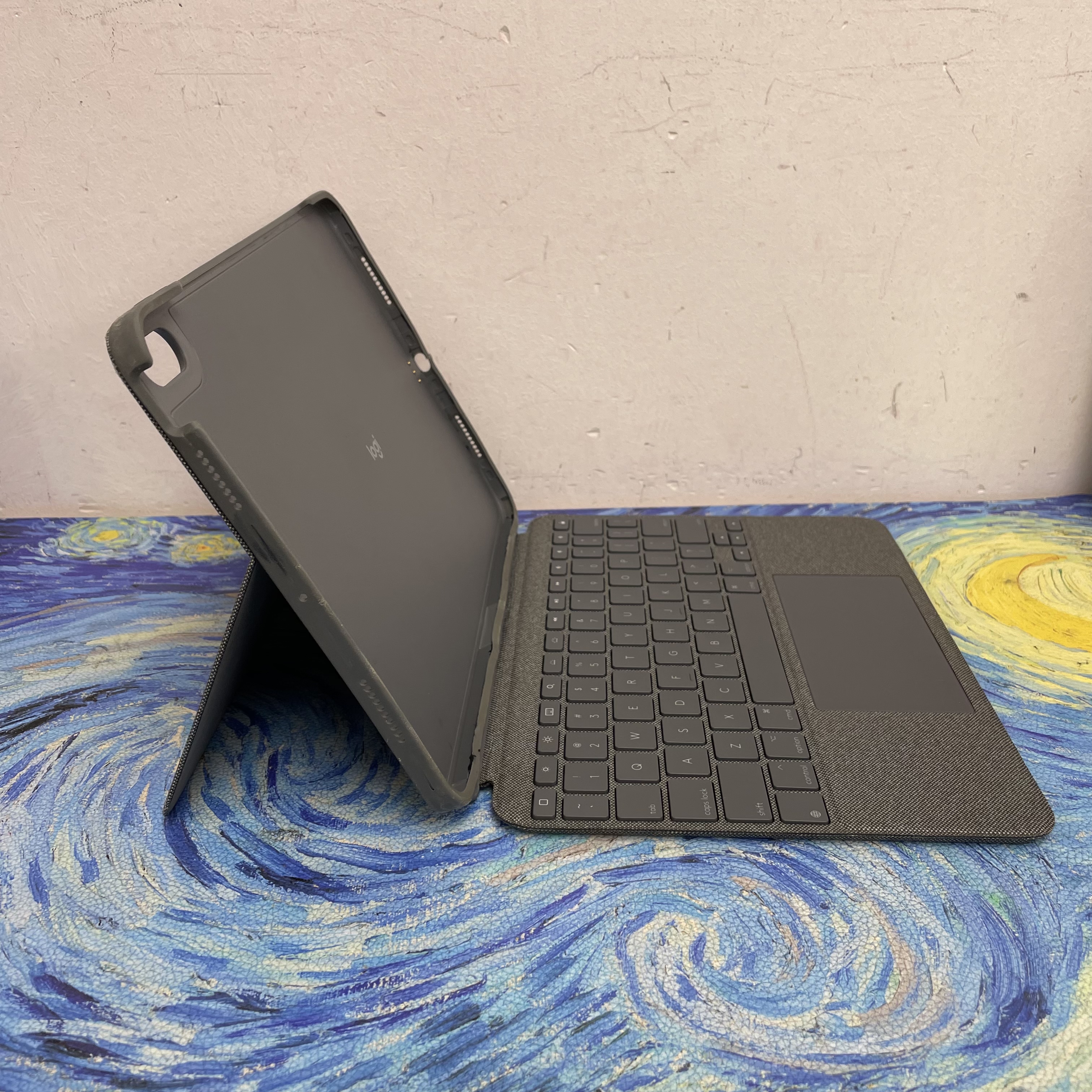 *6010 Logitech combo touch keyboard 11吋 for iPad Air gen4-7 灰色 gray