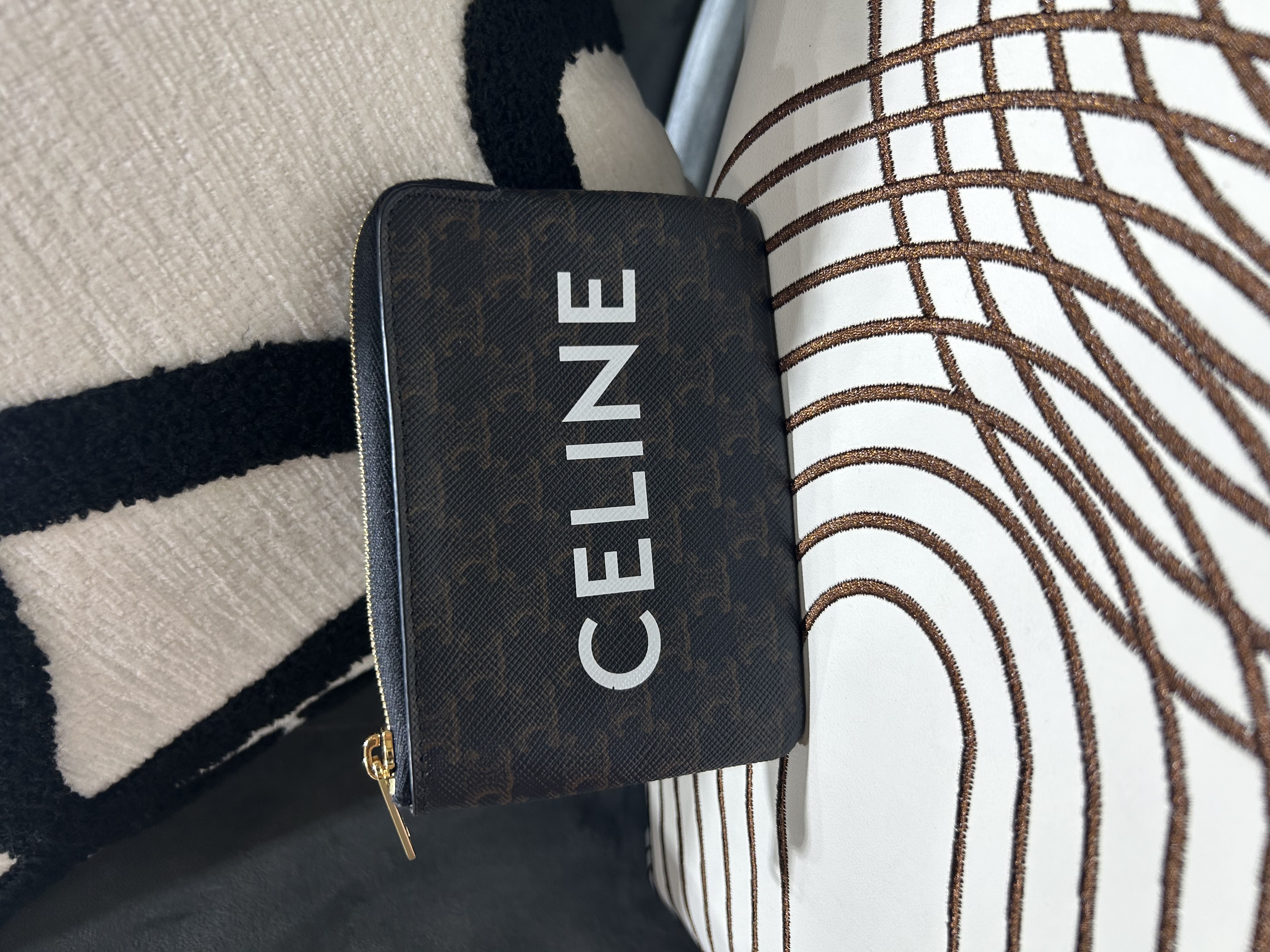 Celine Triomphe coins bag zip wallet 100%Authentic ,95%new