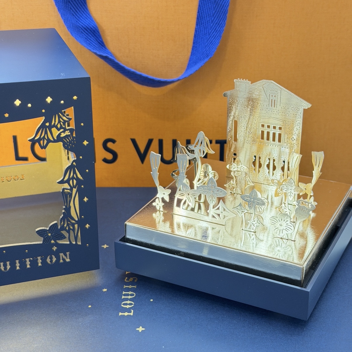 LOUIS VUITTON VIP VIC 聖誕限定立體金屬光影禮盒可充電式小夜燈 