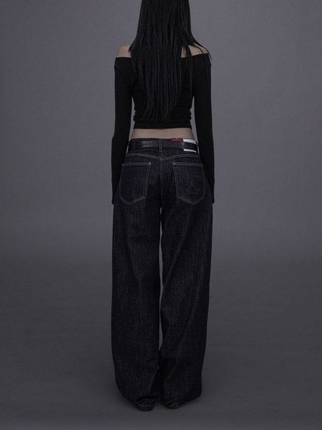 No-Fade Wide-Leg Jeans