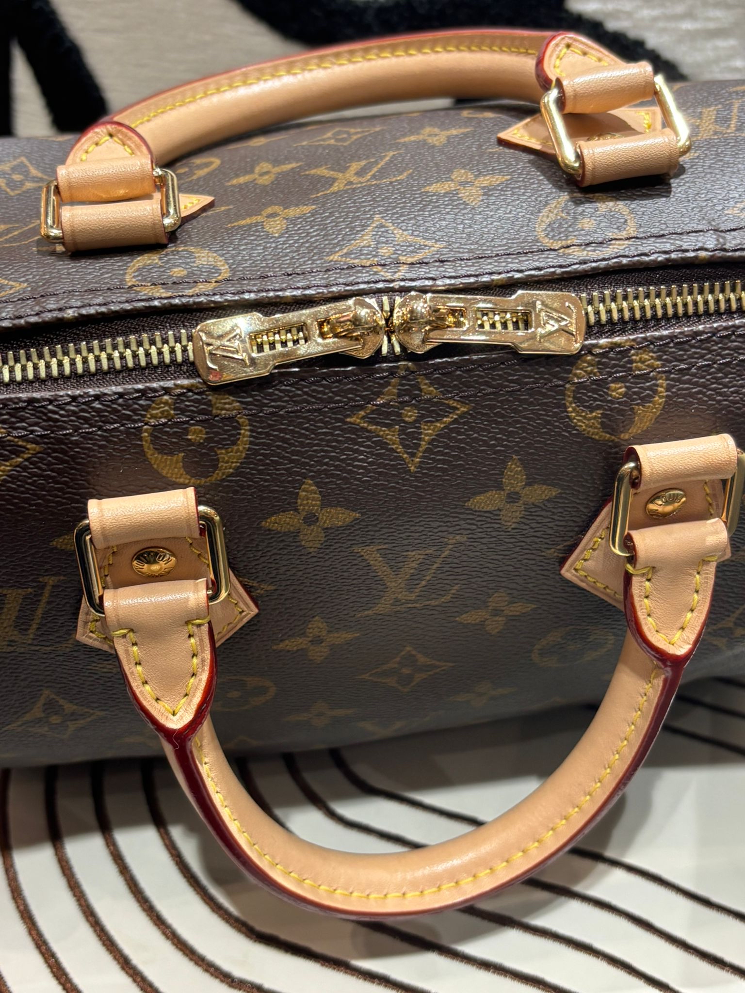 LV speedy Bandoulière 25 monogram 100%Authentic, 98%New  ✅Key Lock ✅長肩帶✅塵袋✅box