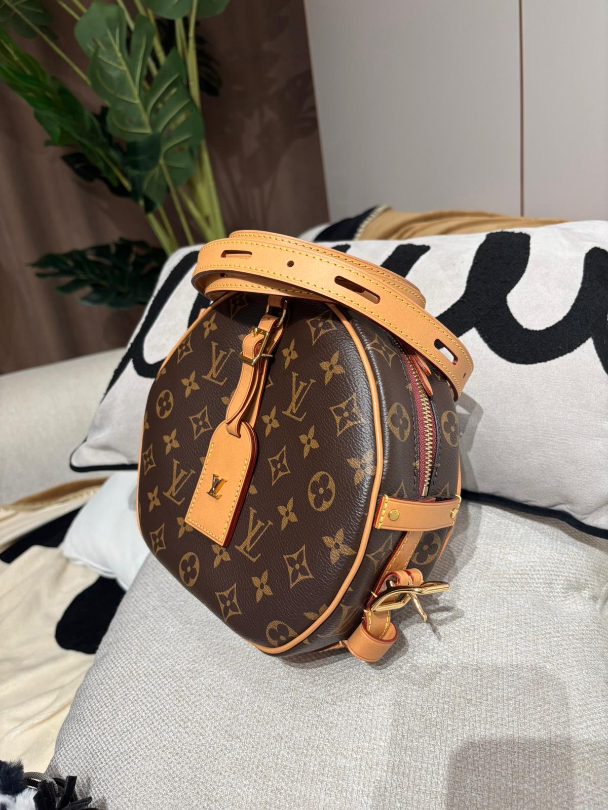 Lv Boite Chapeau Souple MM monogram crossbody bag  100%Authentic,99%new ✅tap ✅dust bag ✅box