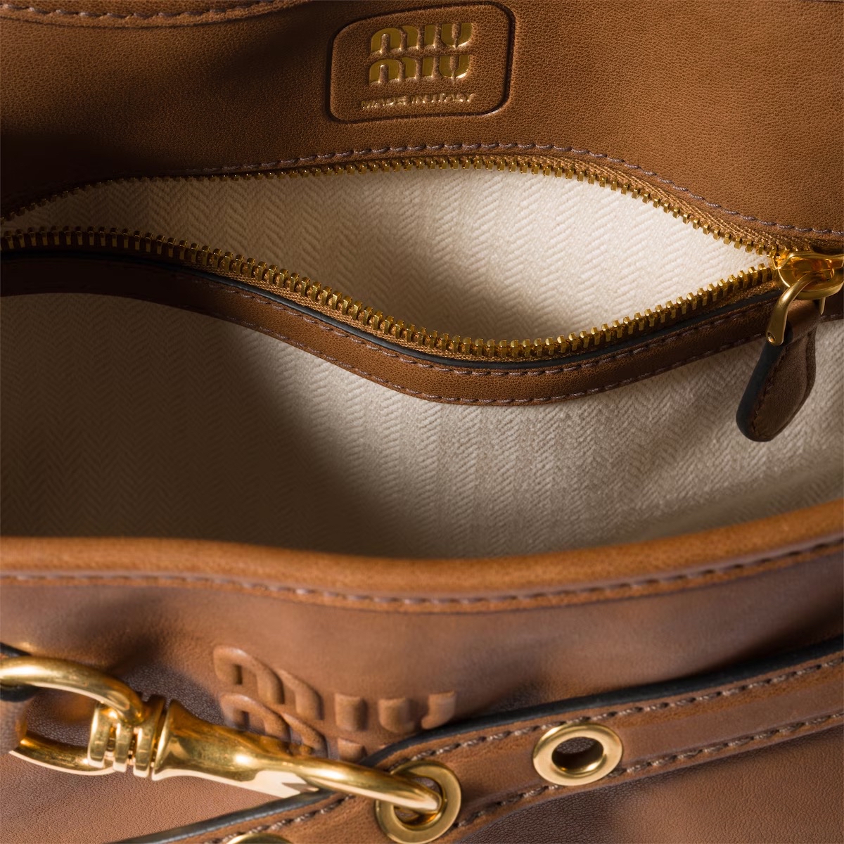 Miu Miu 女士 Aventure 單肩包均碼碼常規、30cm*13cm*31cm 