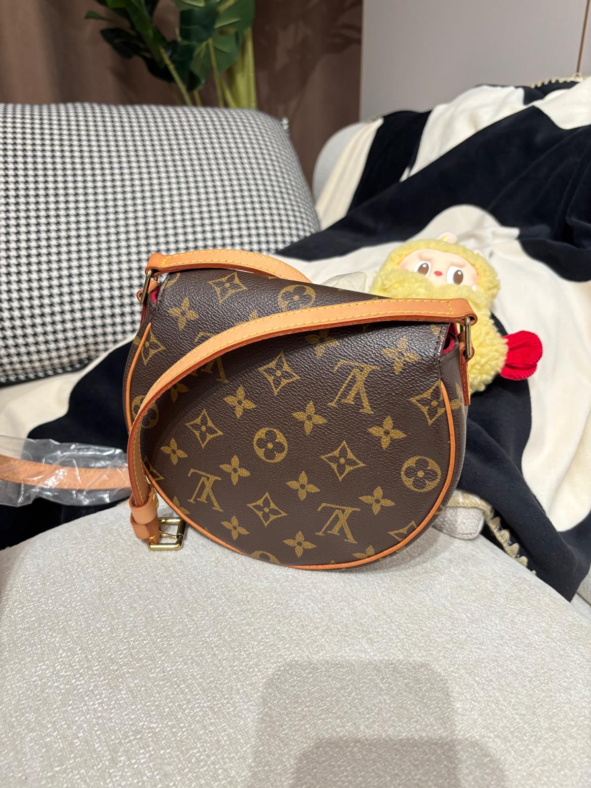 Lv tambourine crossbody bag 100%Authentic, Unused 95%new✅Dust bag