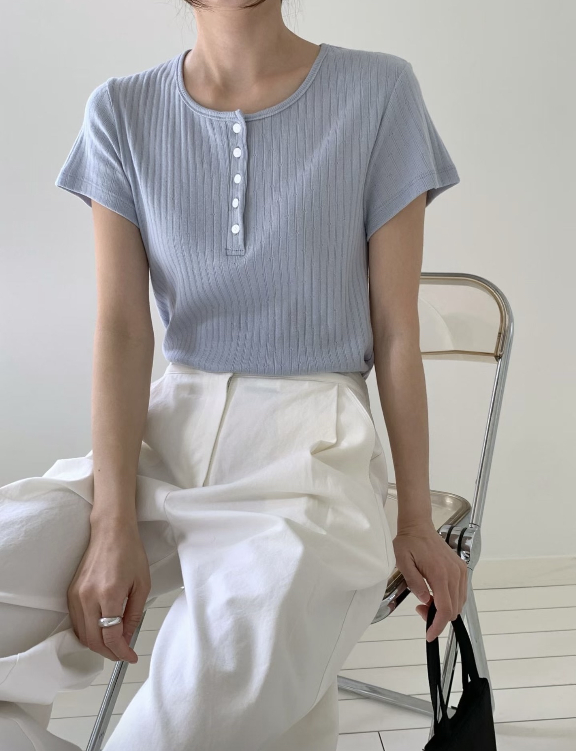 ❥ 舒 適 排 鈕 坑 紋 上 衣 。