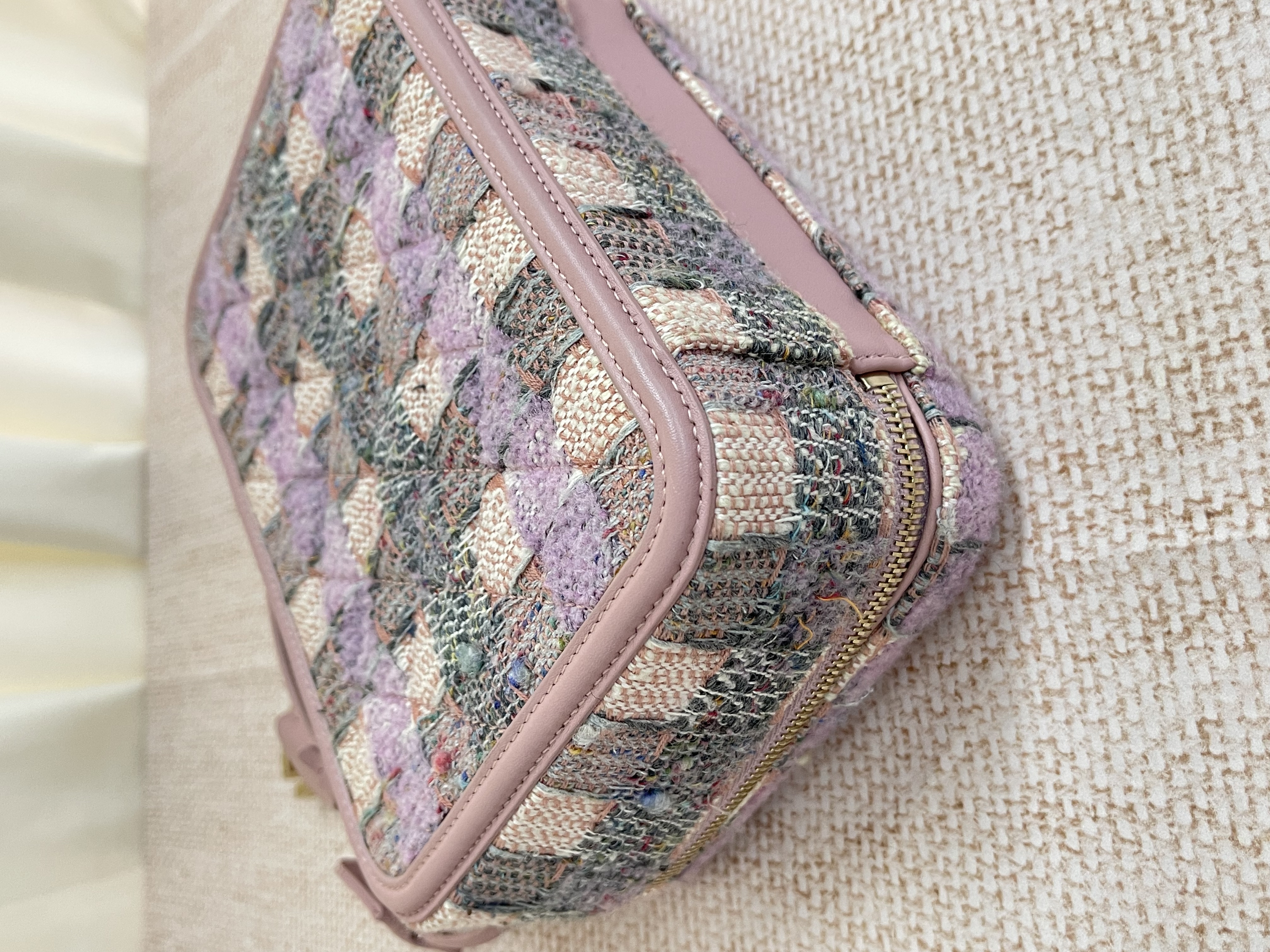 Pre-owned Chanel Tweed CC Filigree Vanity Case/ Product Code: 26042403