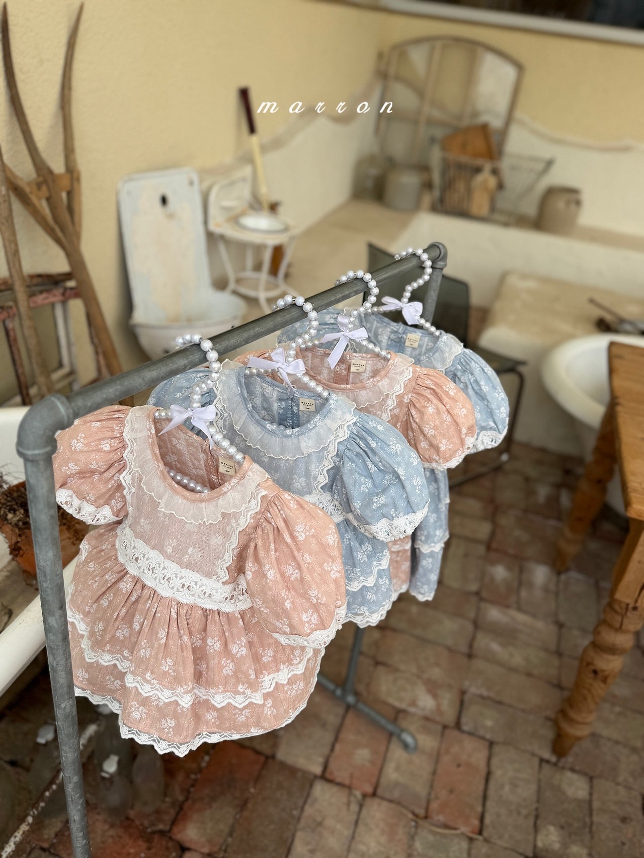 ☀️預訂 韓國直送☀️🇰🇷Marron兩色蕾絲花卉泡泡袖包屁裙