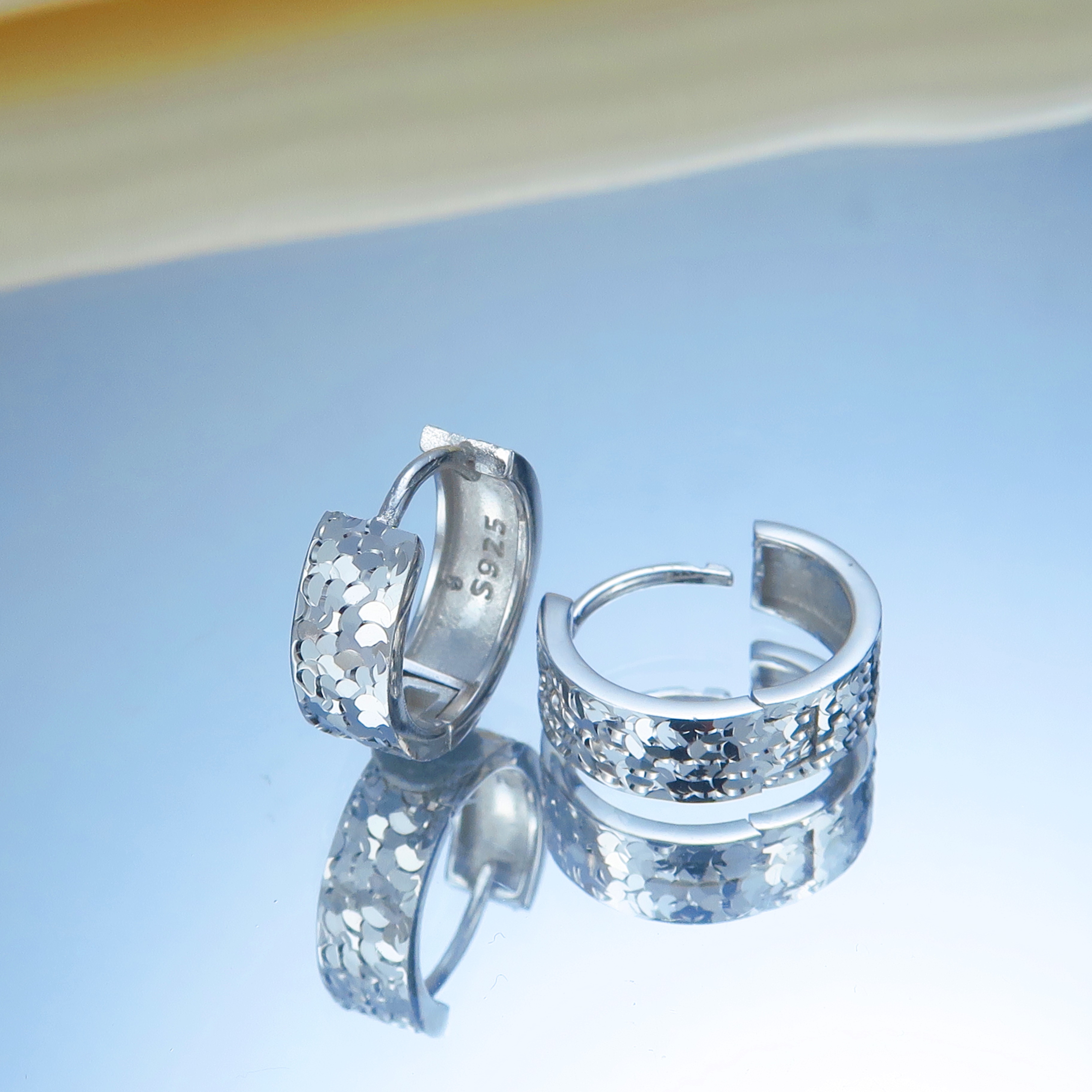 NO.E64  925純銀耳環  內徑約11mm 