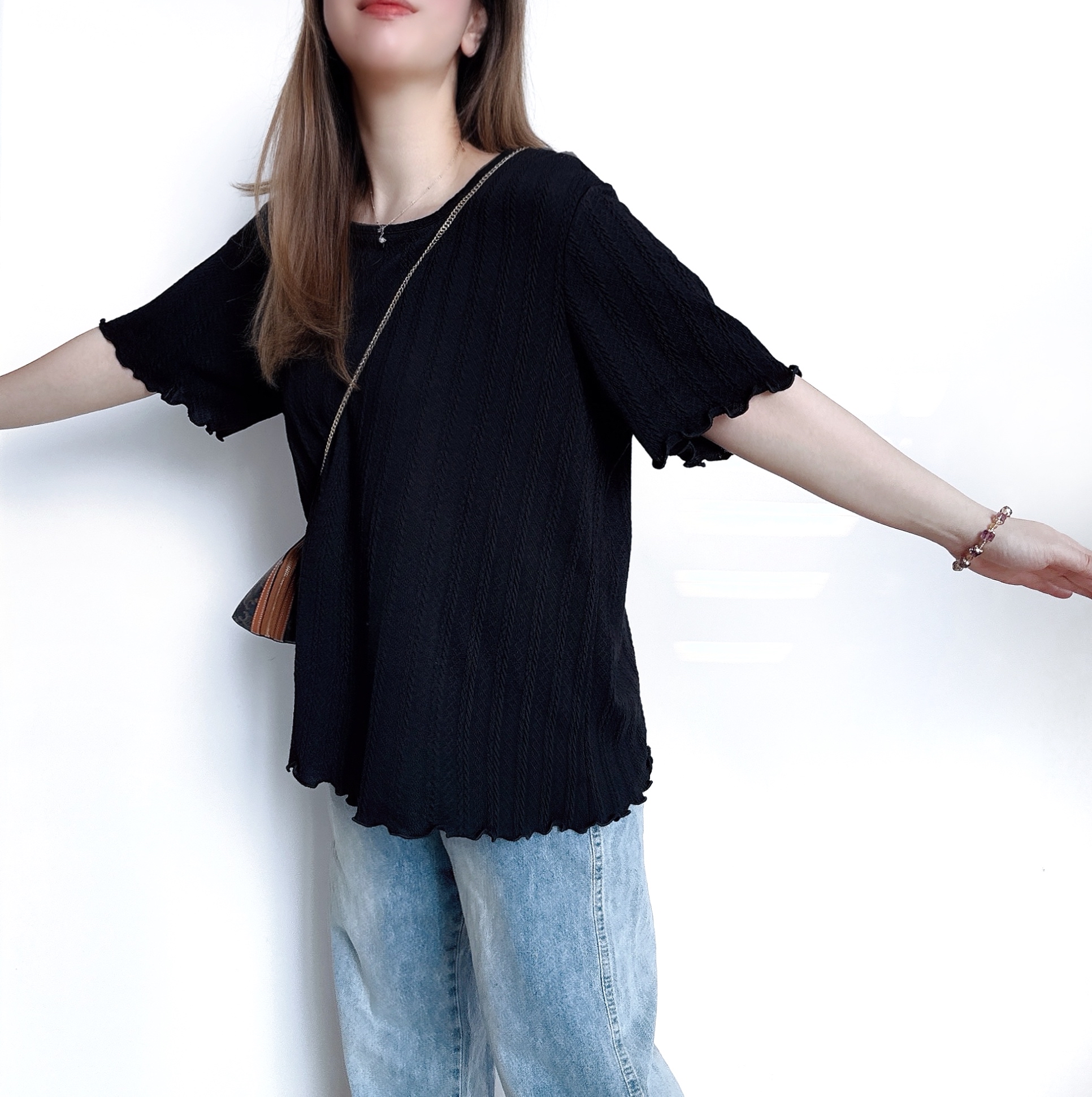 必備木耳邊扭紋針織Top 