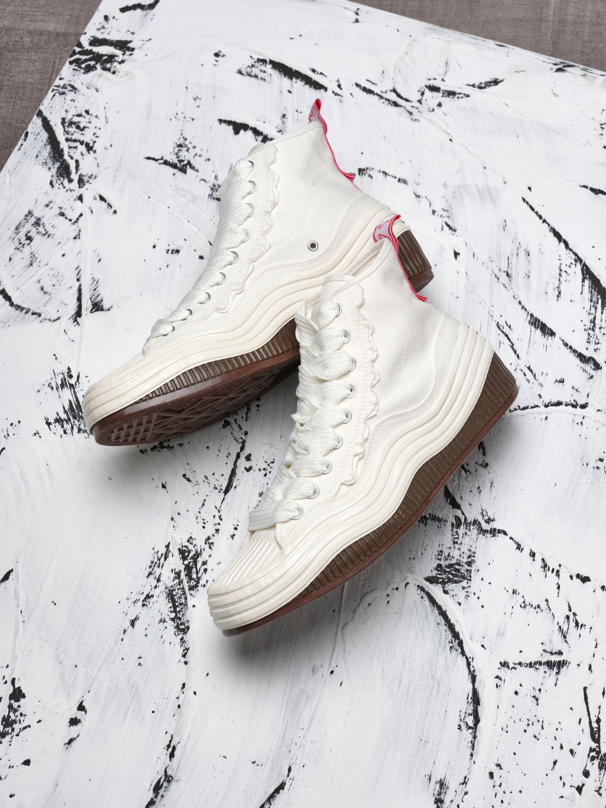 FIRST LOVE Mid (White) 