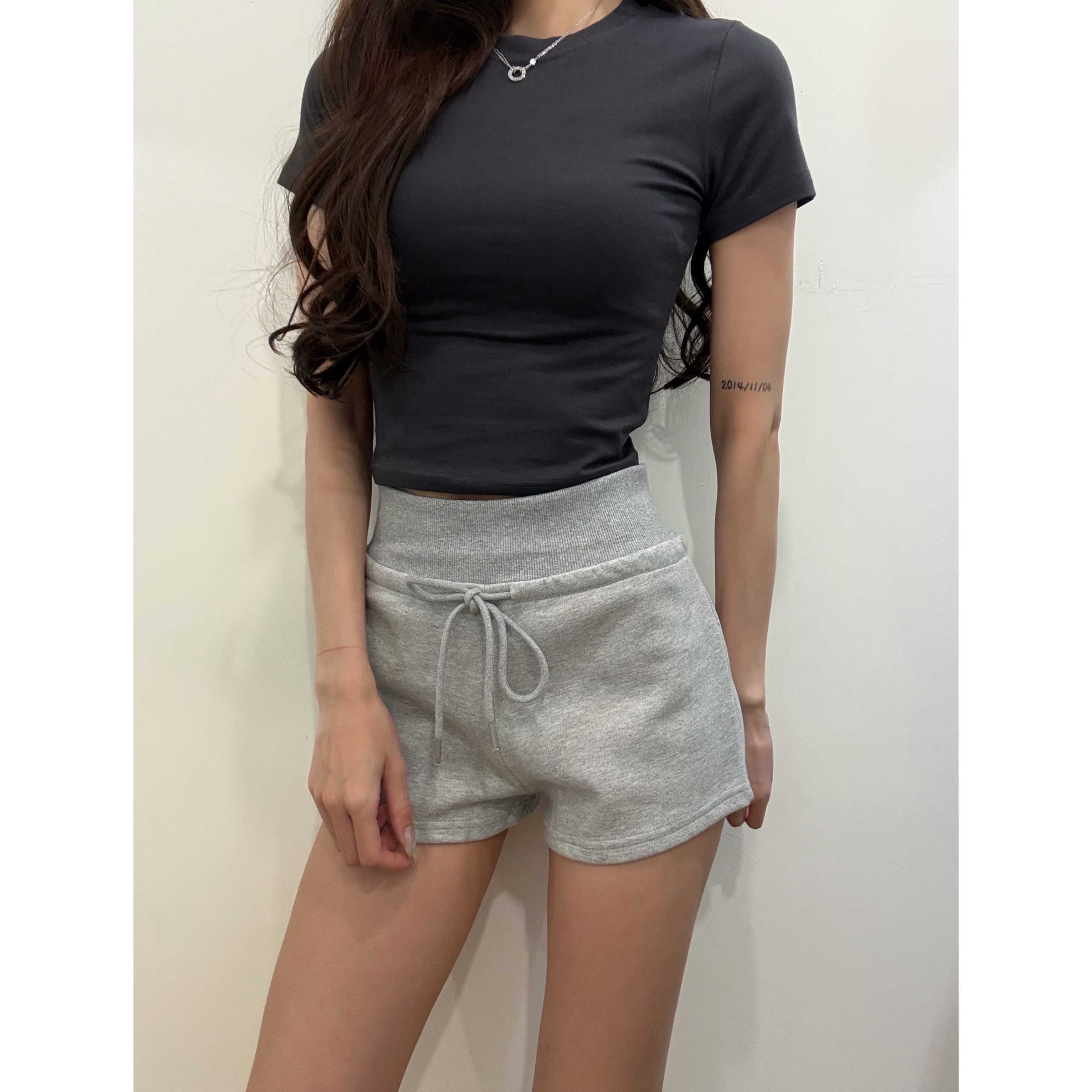 新品價4月10截單🤍《HIGH SCOOP NECK CROP》 2604B