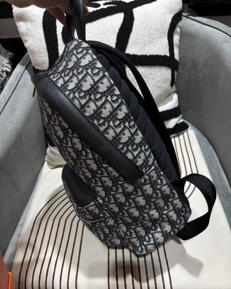 Christian Dior Oblique backpack 100%Authentic, 98%New  ✅證書✅Dust bag 