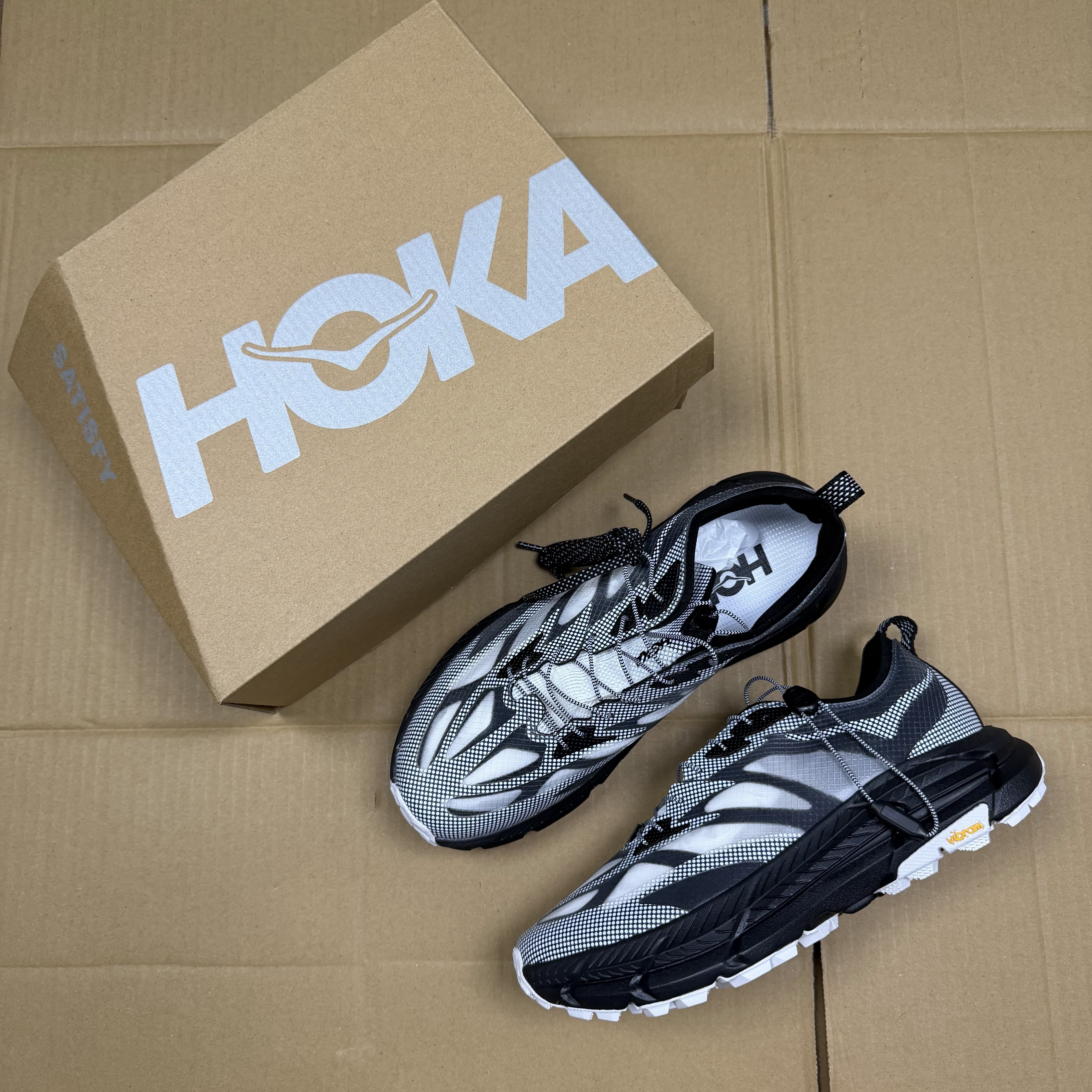 HOKA Restore TC