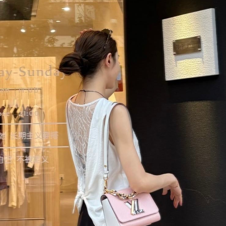 LV 🤍PRE OWNED Twist 粉紅水波紋旋轉扣 PM Size 晶片款🩷