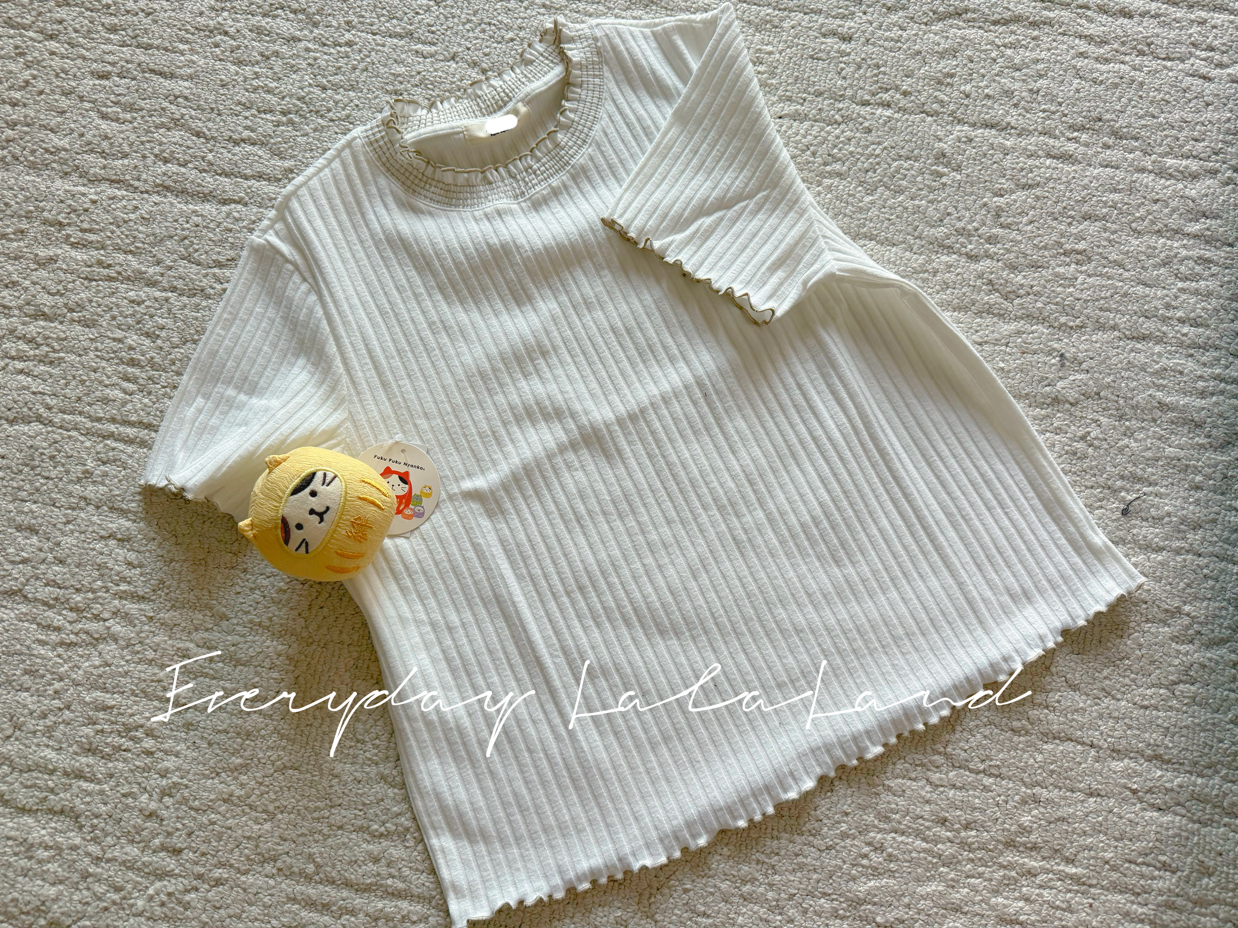 ❥ New arrival 。坑紋Ruffle領上衣 。