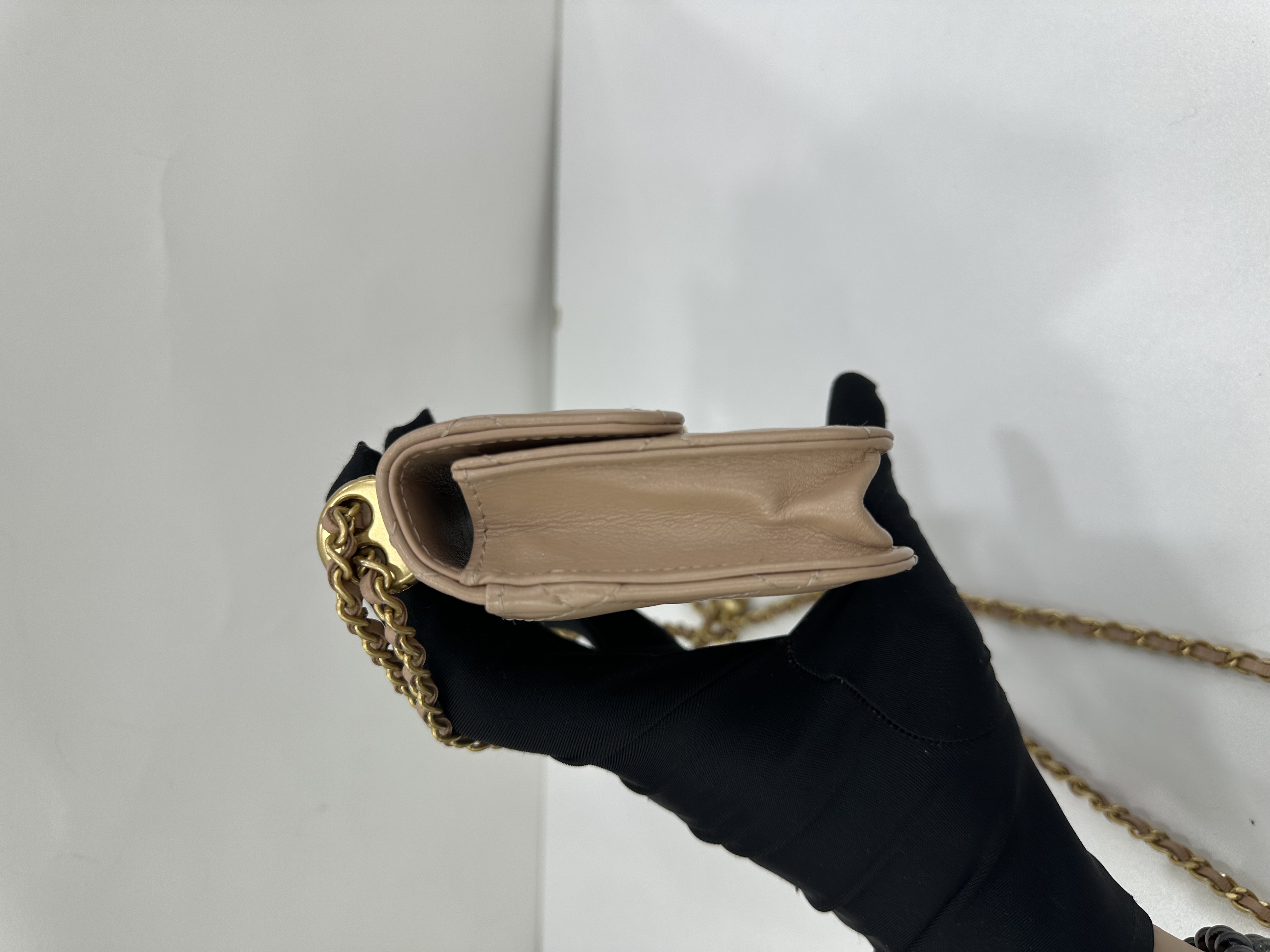 直播貨品 |  [1個-$100 2個-$300］GG77