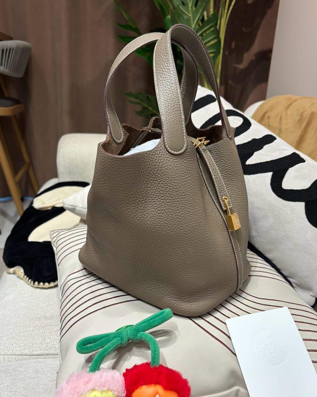 未使用品 Hermes picotin 22, Stamp W 大象灰金扣100%Authentic,Unused未使用品  ✅收據✅key lock ✅dust bag ✅box