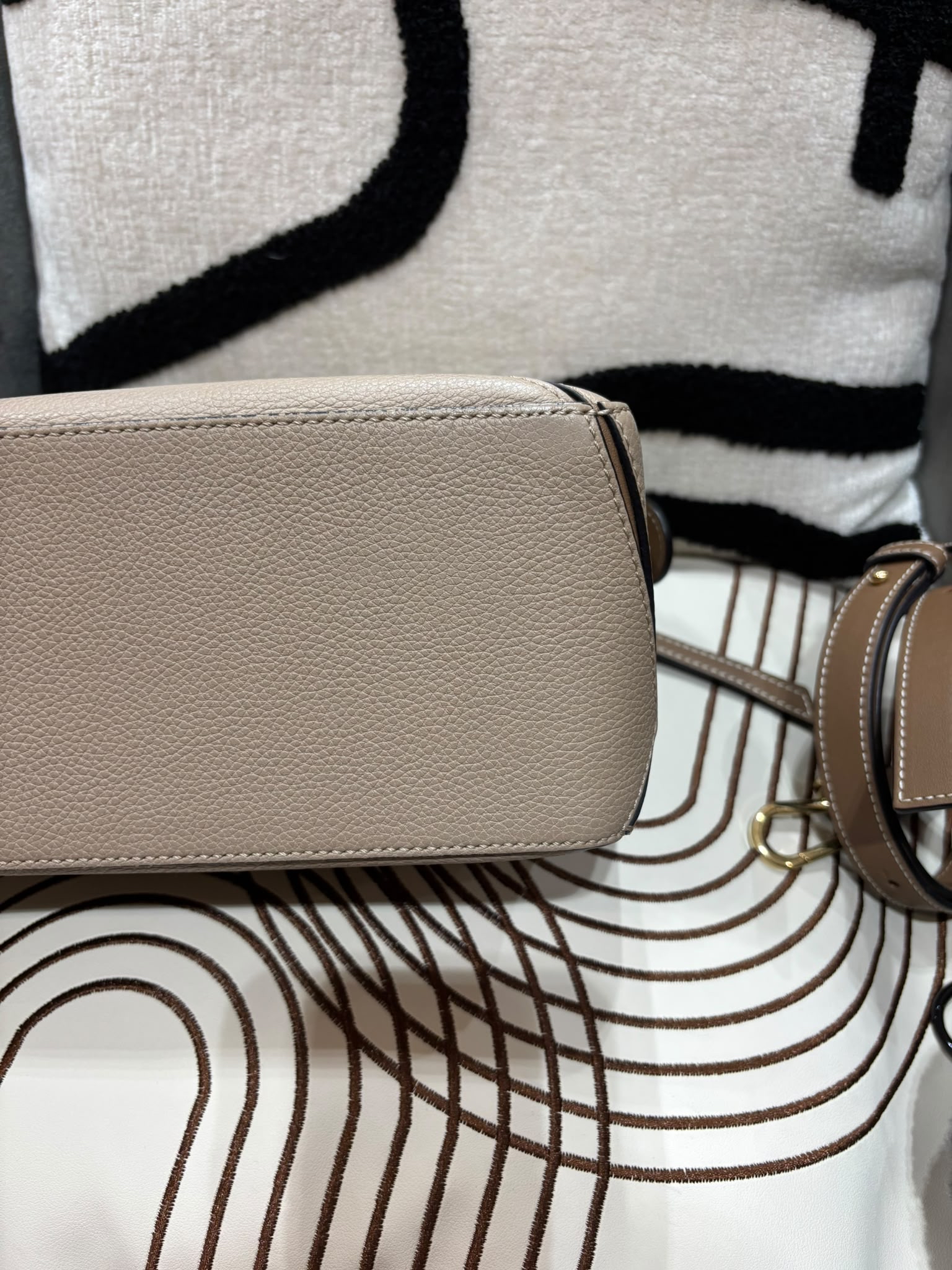 Loewe puzzle small sand 荔枝牛皮 100%Authentic ,95%new✅dust bag 