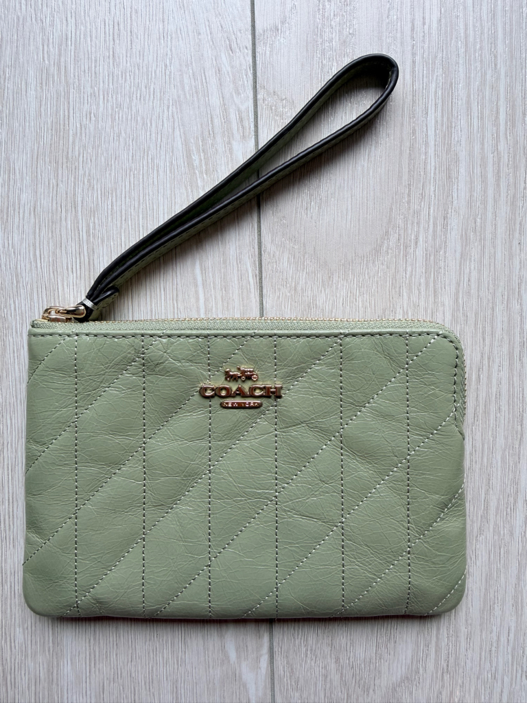 Coach Corner Zip Wristlet 單層拉鍊手拎袋仔