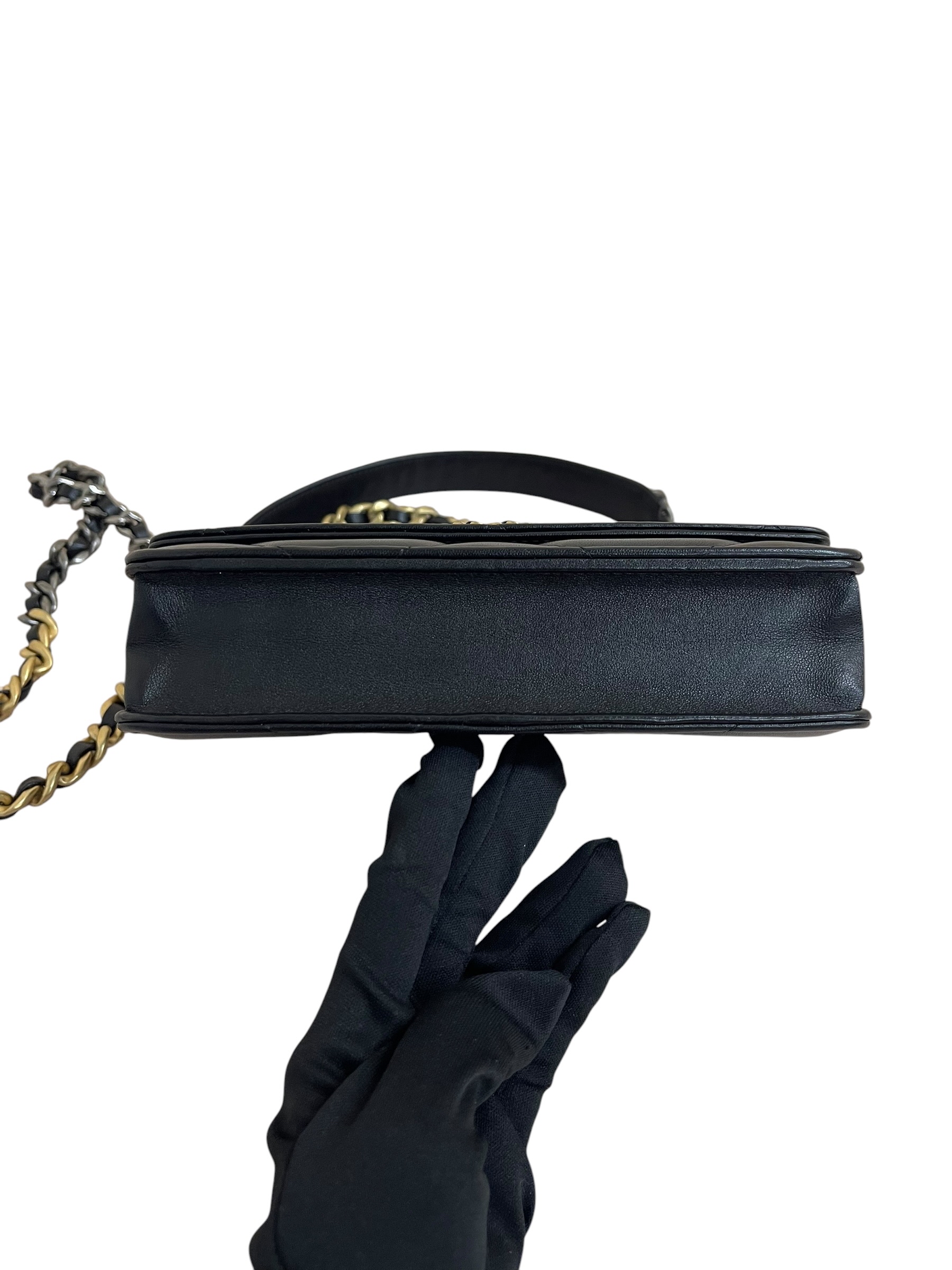 Pre-owned Chanel 19 WOC/ Product Code: 26060809