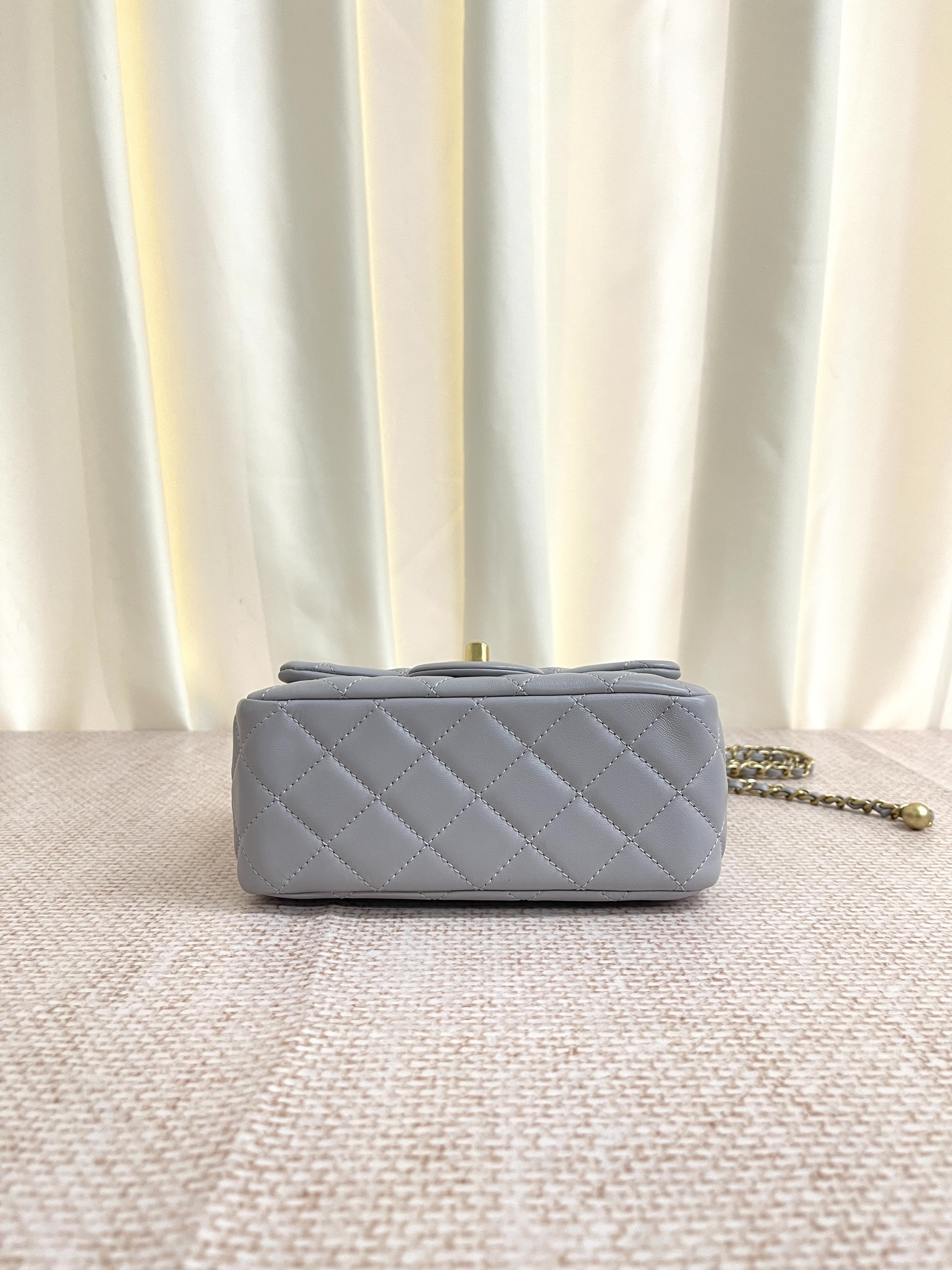 Pre-owned Chanel Square Pearl Crush / Product Code: 26042701