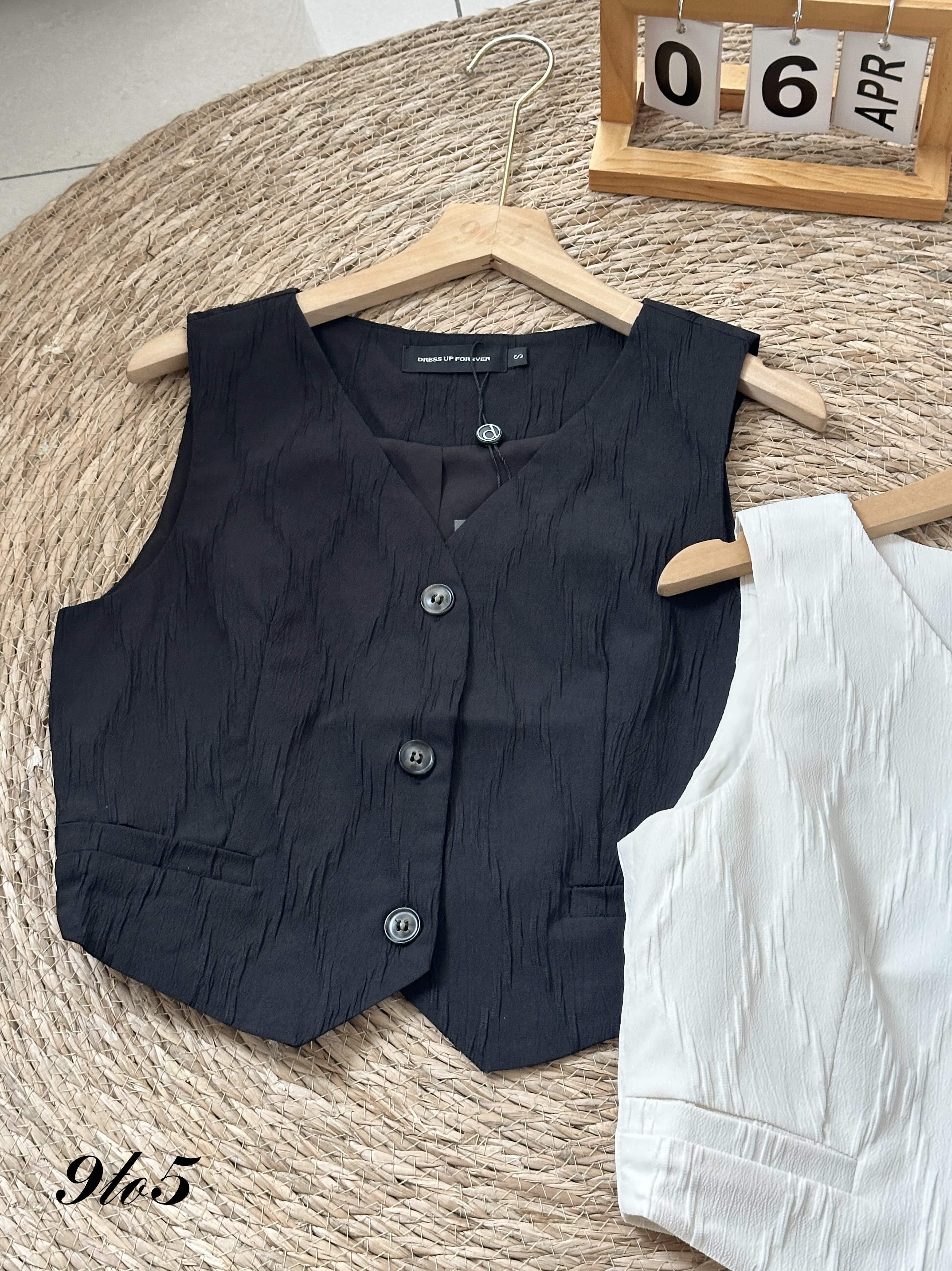 T4074 Sleeveless Crop Top - Black & Cream