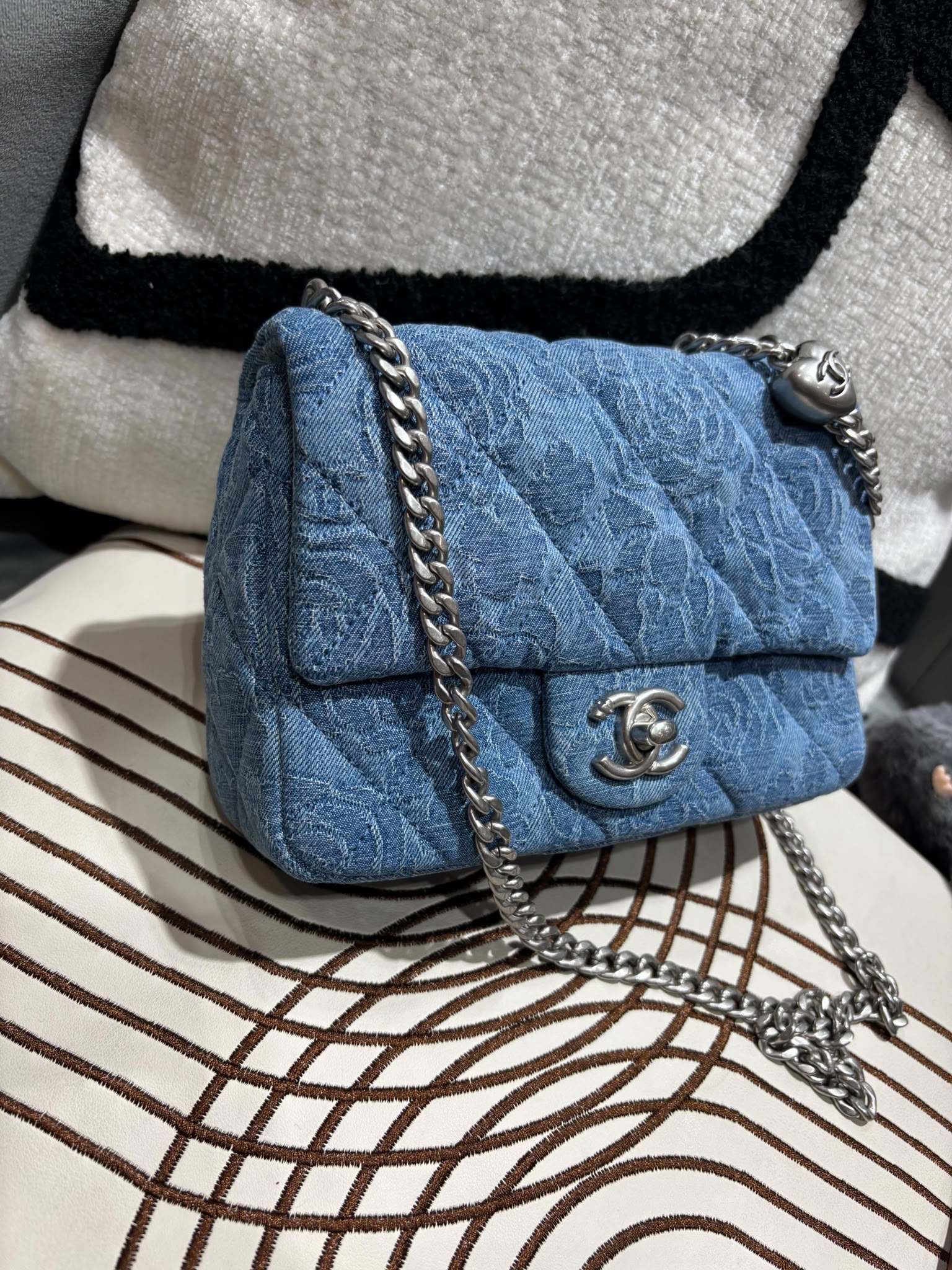 Chanel Mini flap bag with Heart Chain Shoulder Bag AS3829 denim 23P 100%Authentic, 99%New ✅晶片✅Dust bag✅Box