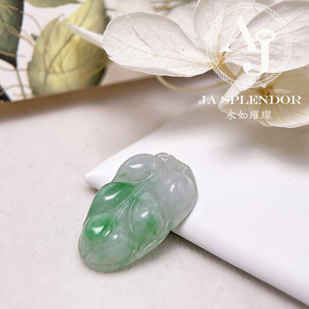 JN-09 天然翡翠A玉 白底青半山半水肥厚事業有成/玉葉金吊墜