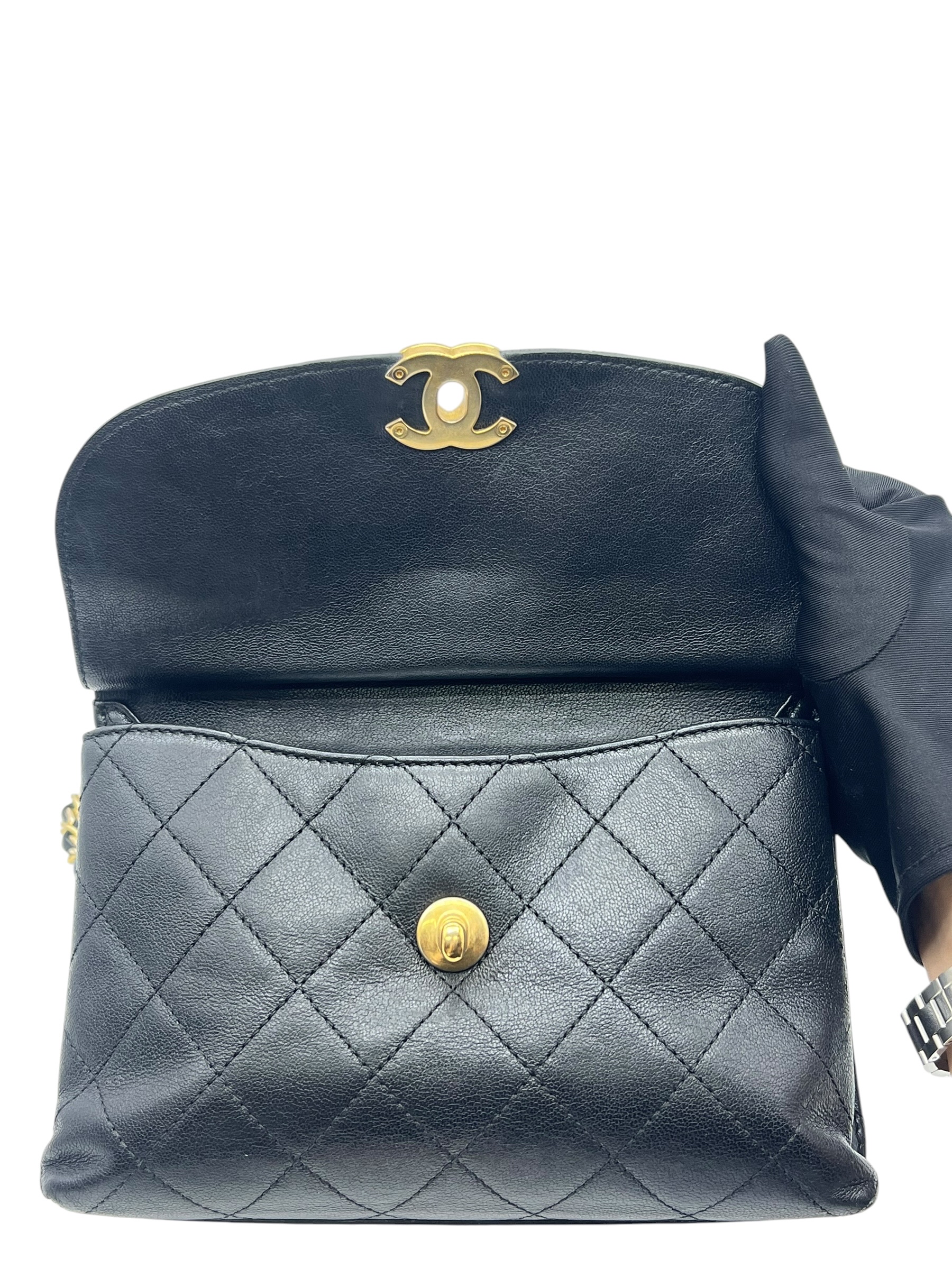 Pre-Owned CHANEL Matelasse Shoulder Bag in Navy / Product Code: 26060507