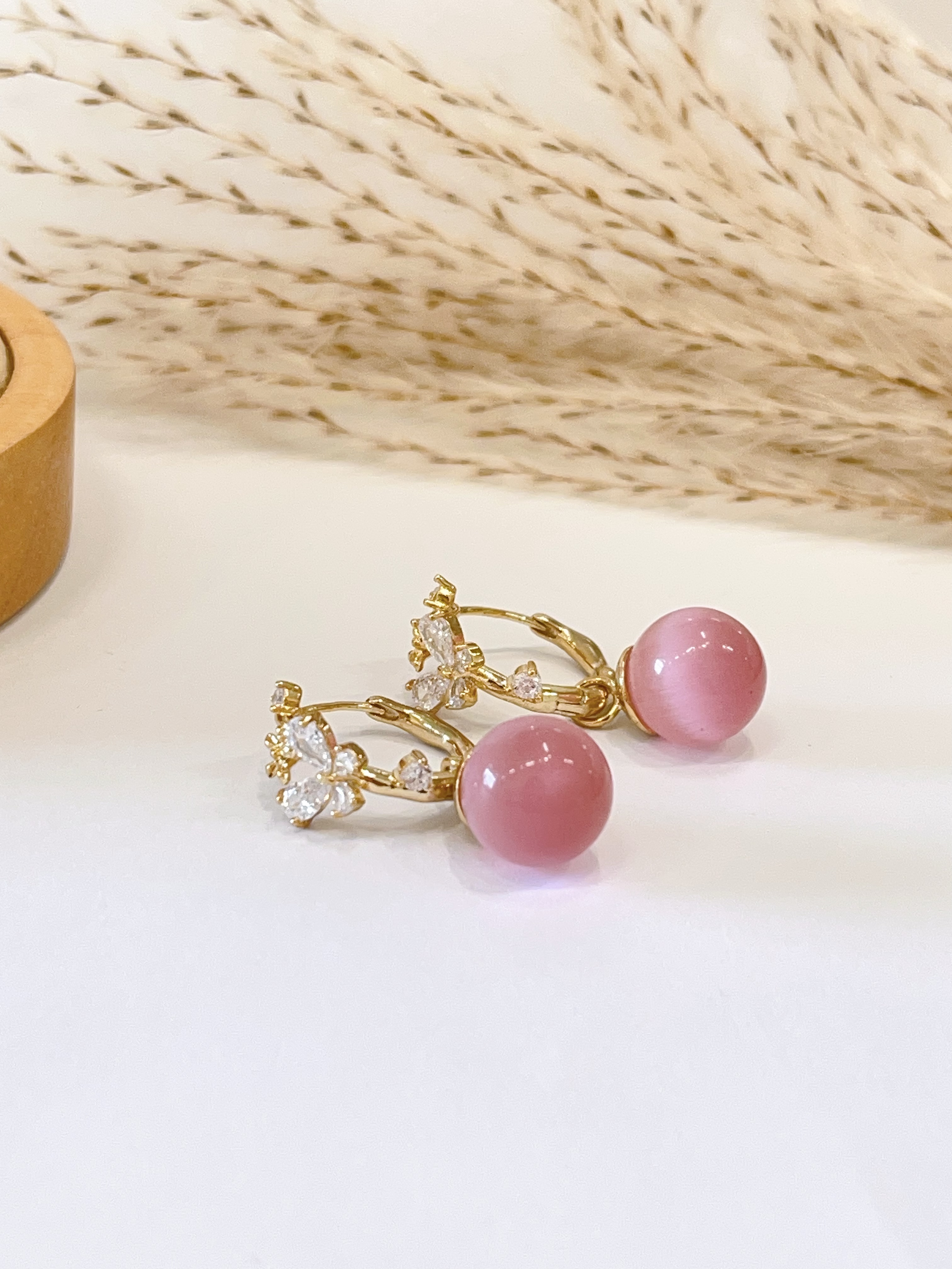 粉猫眼球蝴蝶锆石耳扣耳环