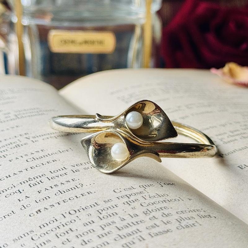 Vintage Stamped "Avon SH" Gold Tone Calla Lily Faux Pearls Bracelet(MT2137)
