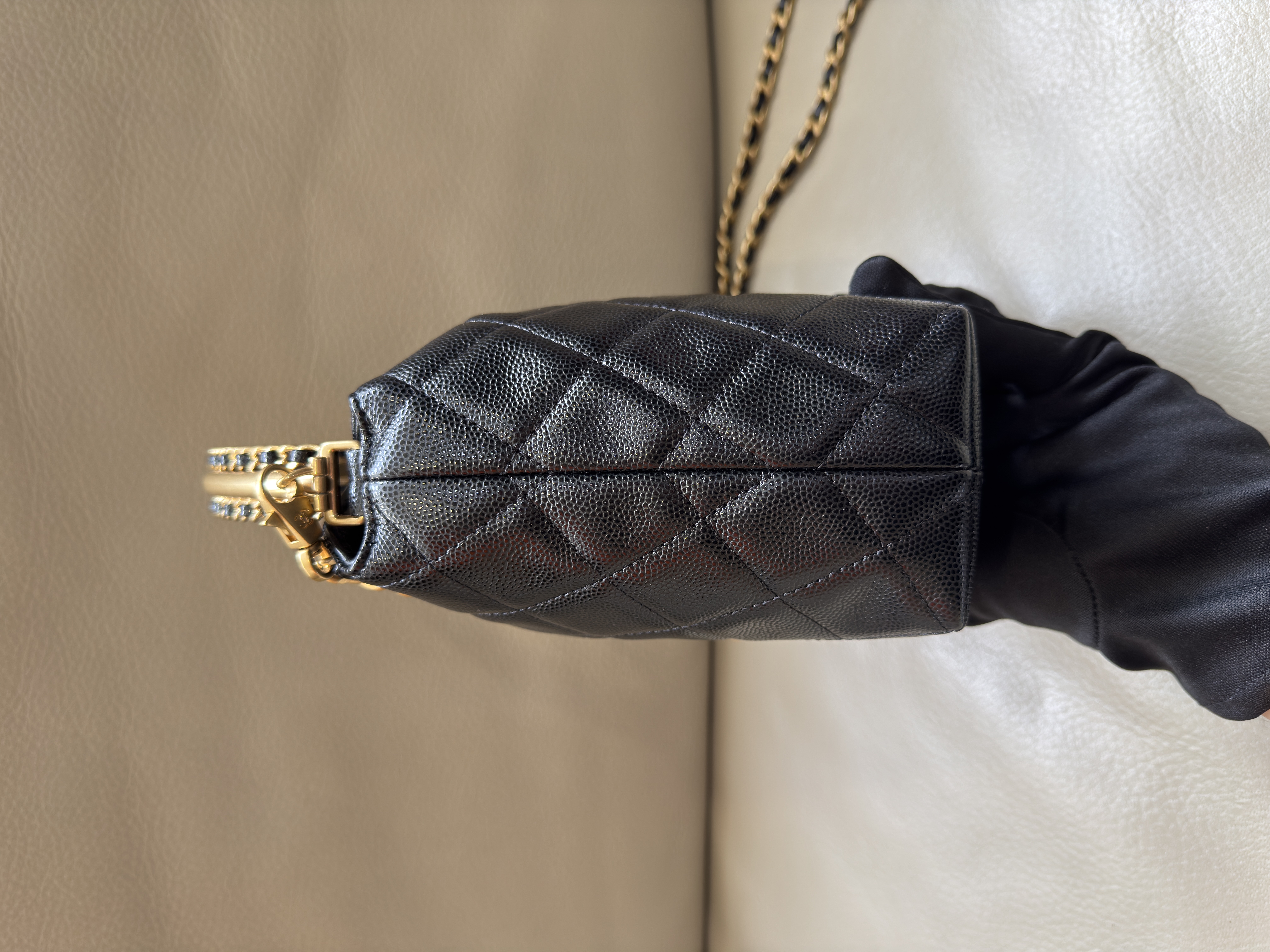 Pre-Owned CHANEL Hobo Handbag / Product Code: 26042529