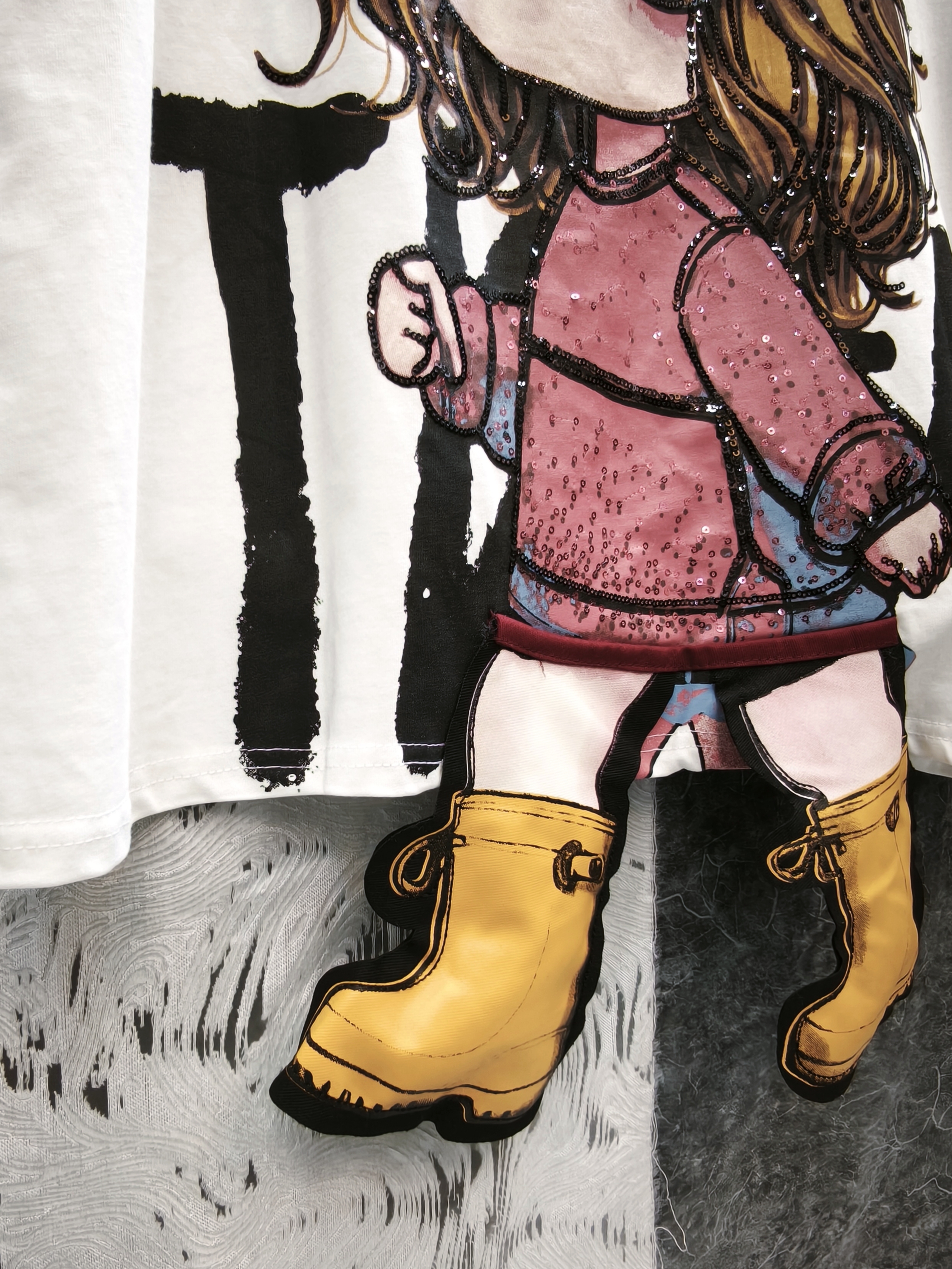 立體腳仔四眼妹T