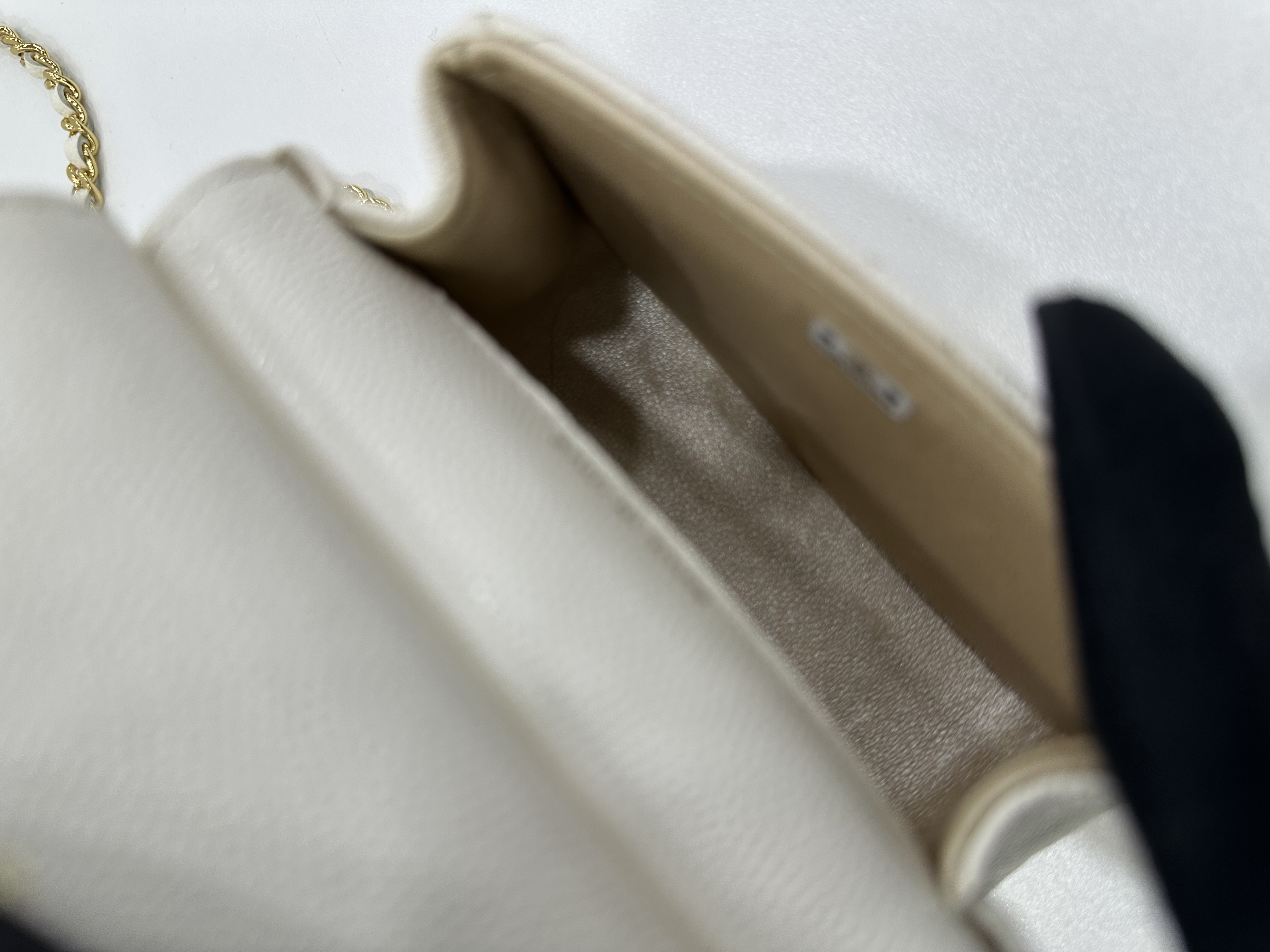 直播貨品 |  [1個-$100 2個-$300］GG09