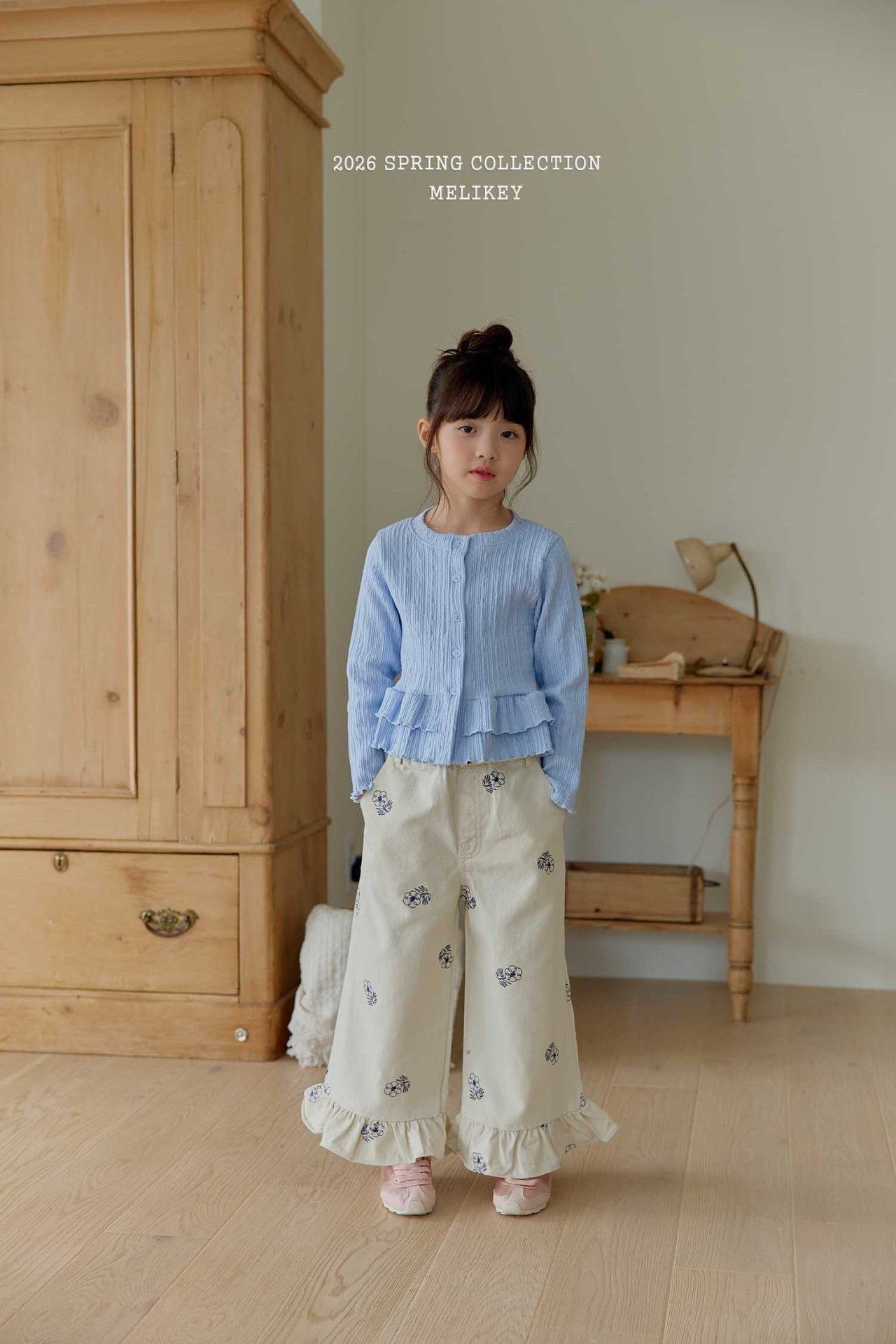 Cardigan / 蝴蝶結扣針