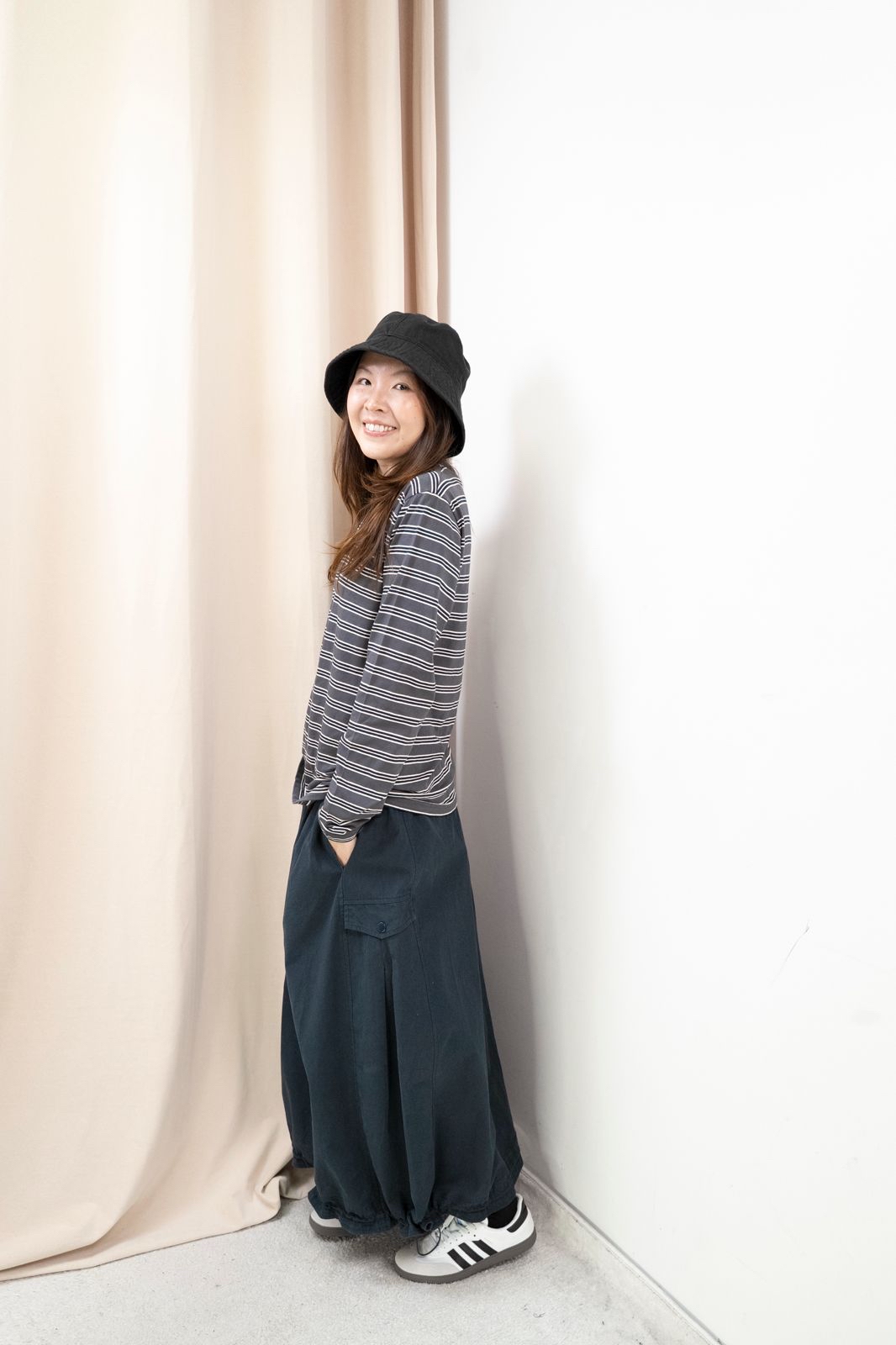 間紋休閒Top（深灰拼深藍間）
