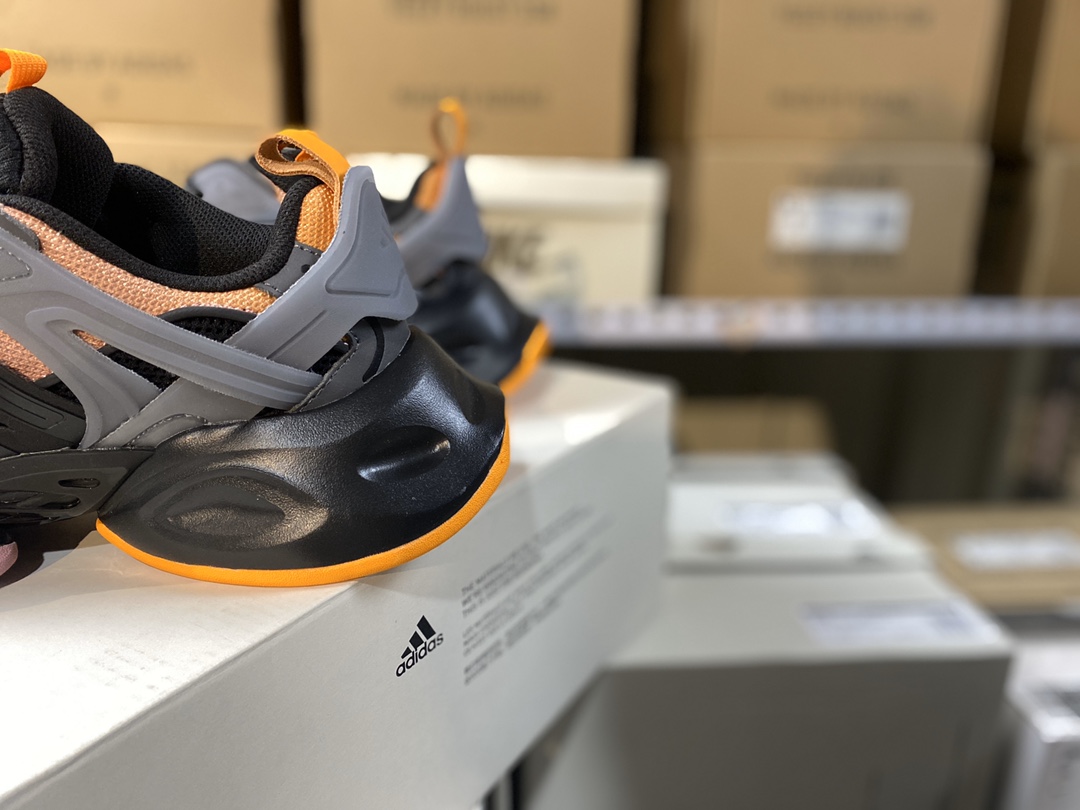 Adidas XLG Runner Deluxe JP5765