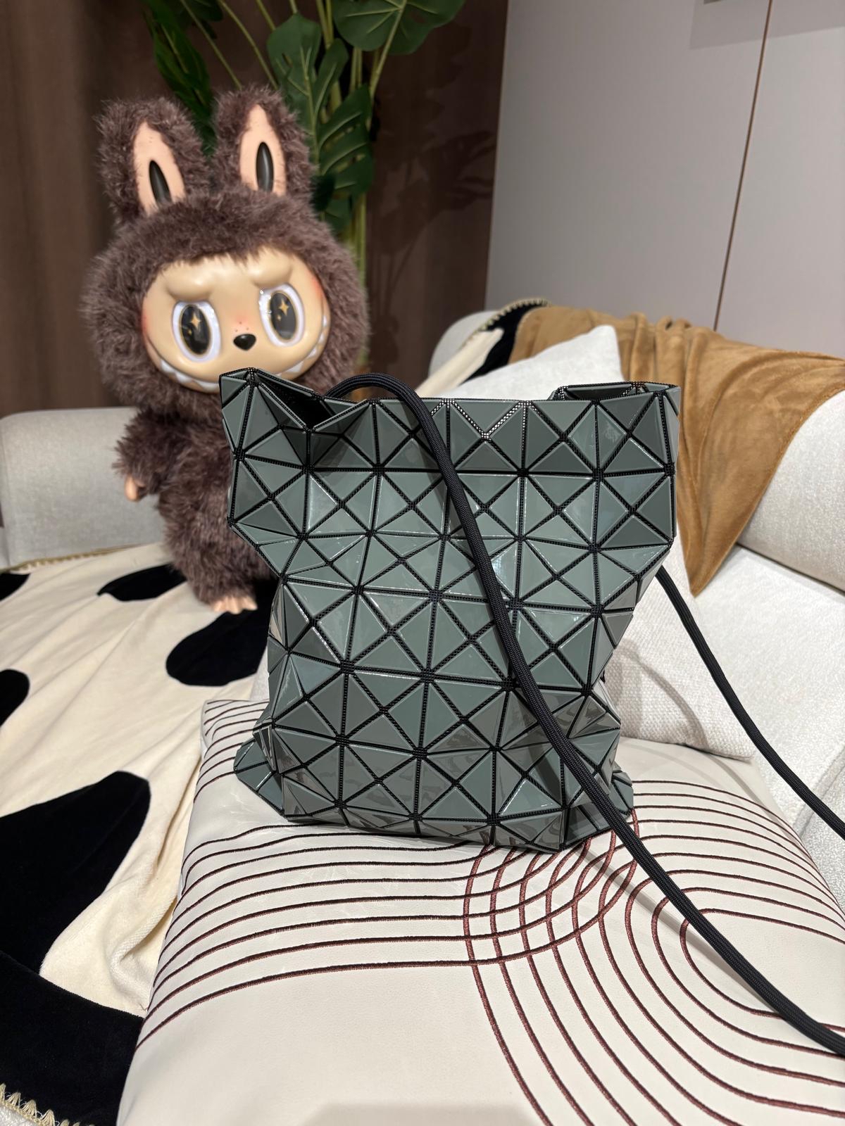 Issey Miyake Bao Bao Crossbody Bag 100%Authentic, 98%New ✅Dust bag