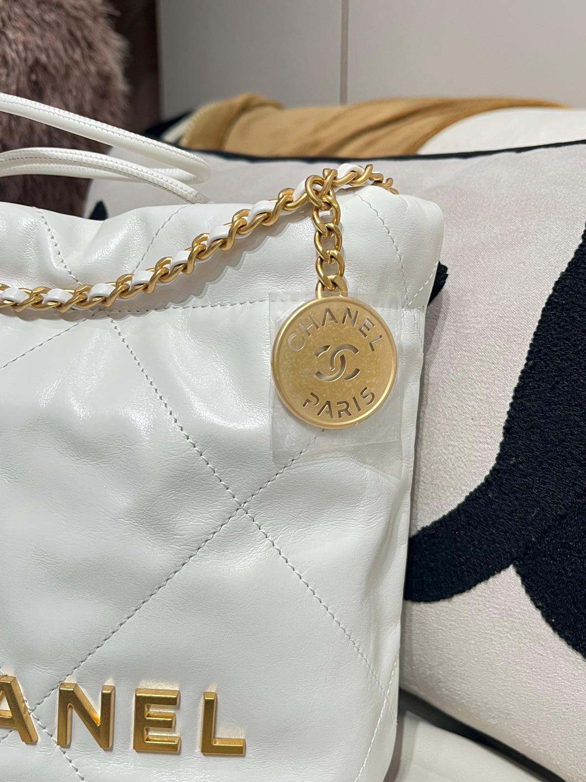 全新 Chanel 22 mini Calfskin白色牛皮金扣 100%Authentic ,全新100%new ✅收據✅晶片✅塵袋✅box
