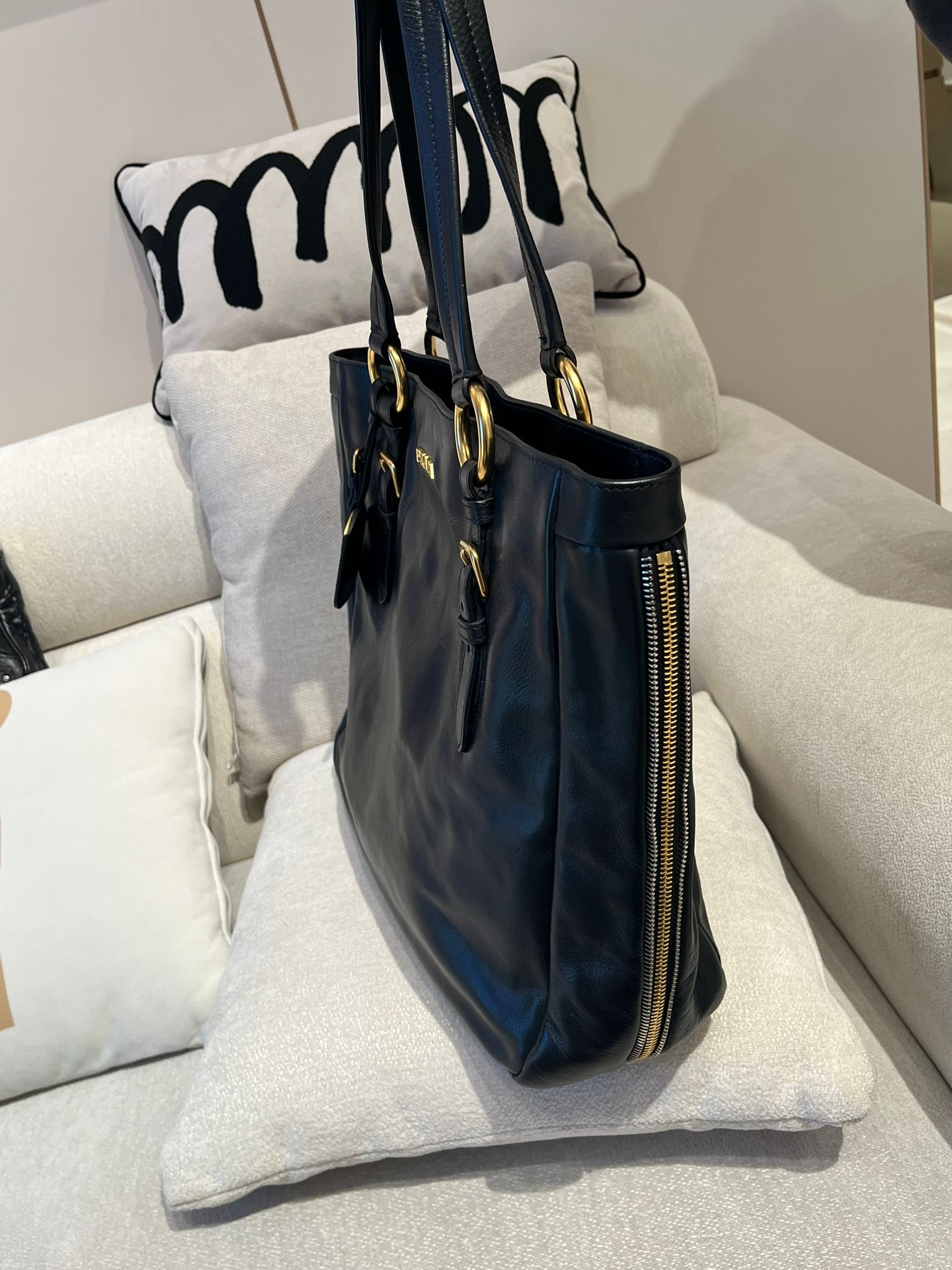 Prada calfskin SHOULDER BAG  100%Authentic,98%new  ✅Dust bag