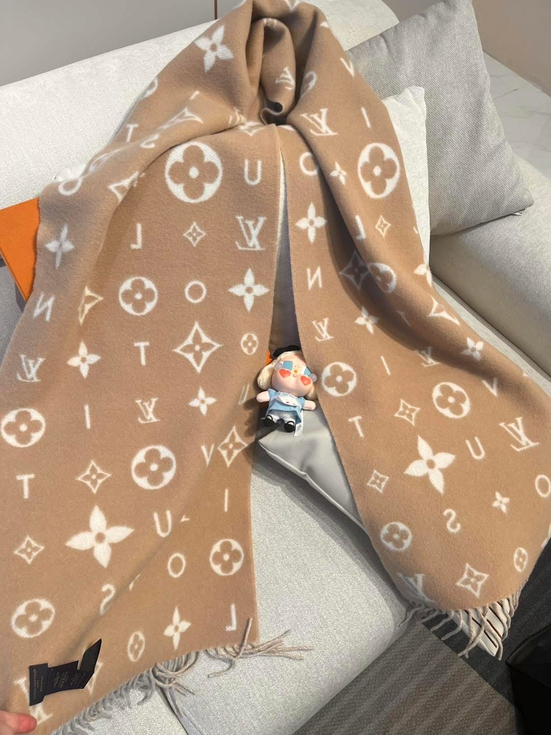 Lv Reykjavik 2.0 頸巾 cashmere  Scarf 100%Authentic,unused未使用品 ✅ box